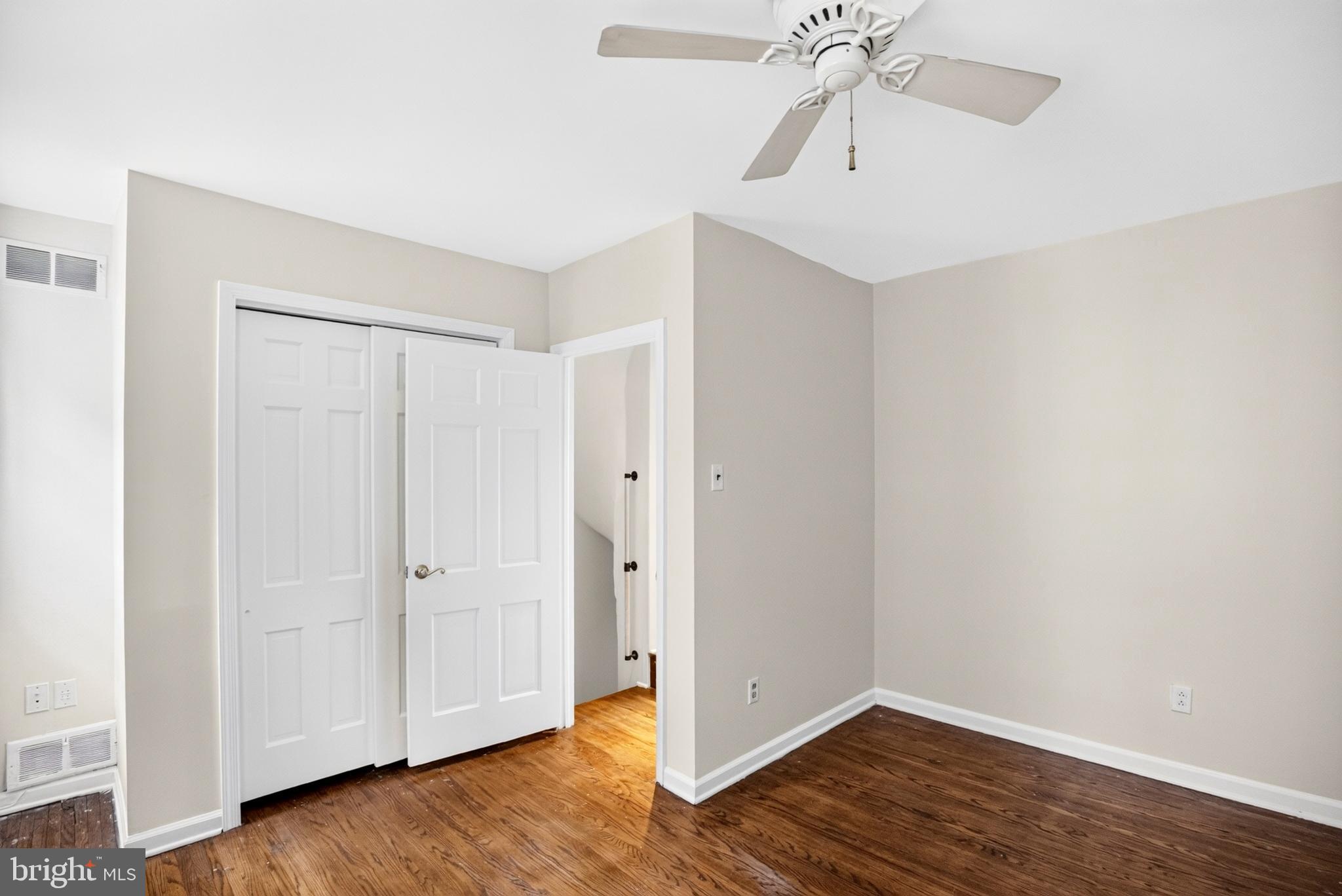 QUEEN VILLAGE - Residential