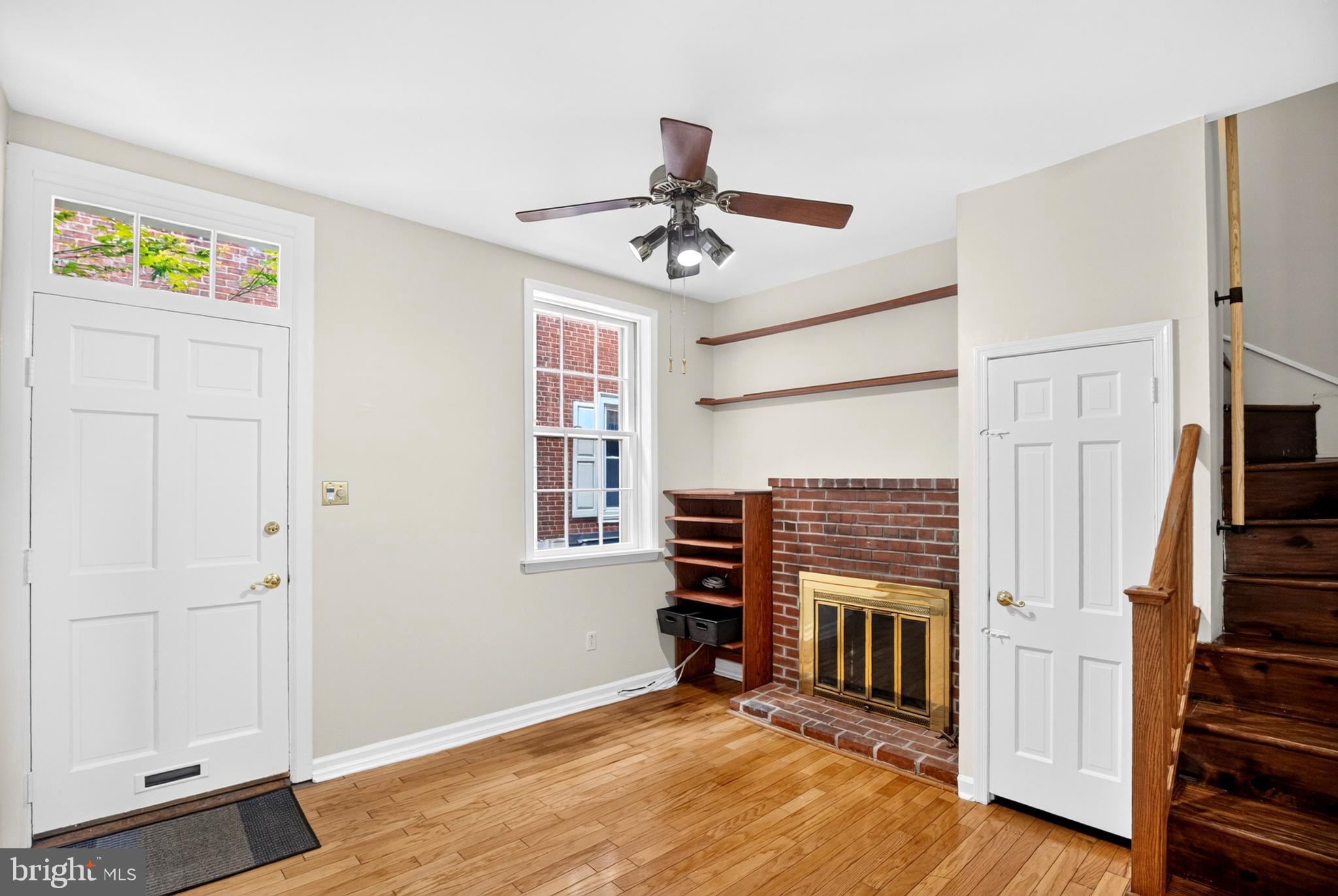 QUEEN VILLAGE - Residential