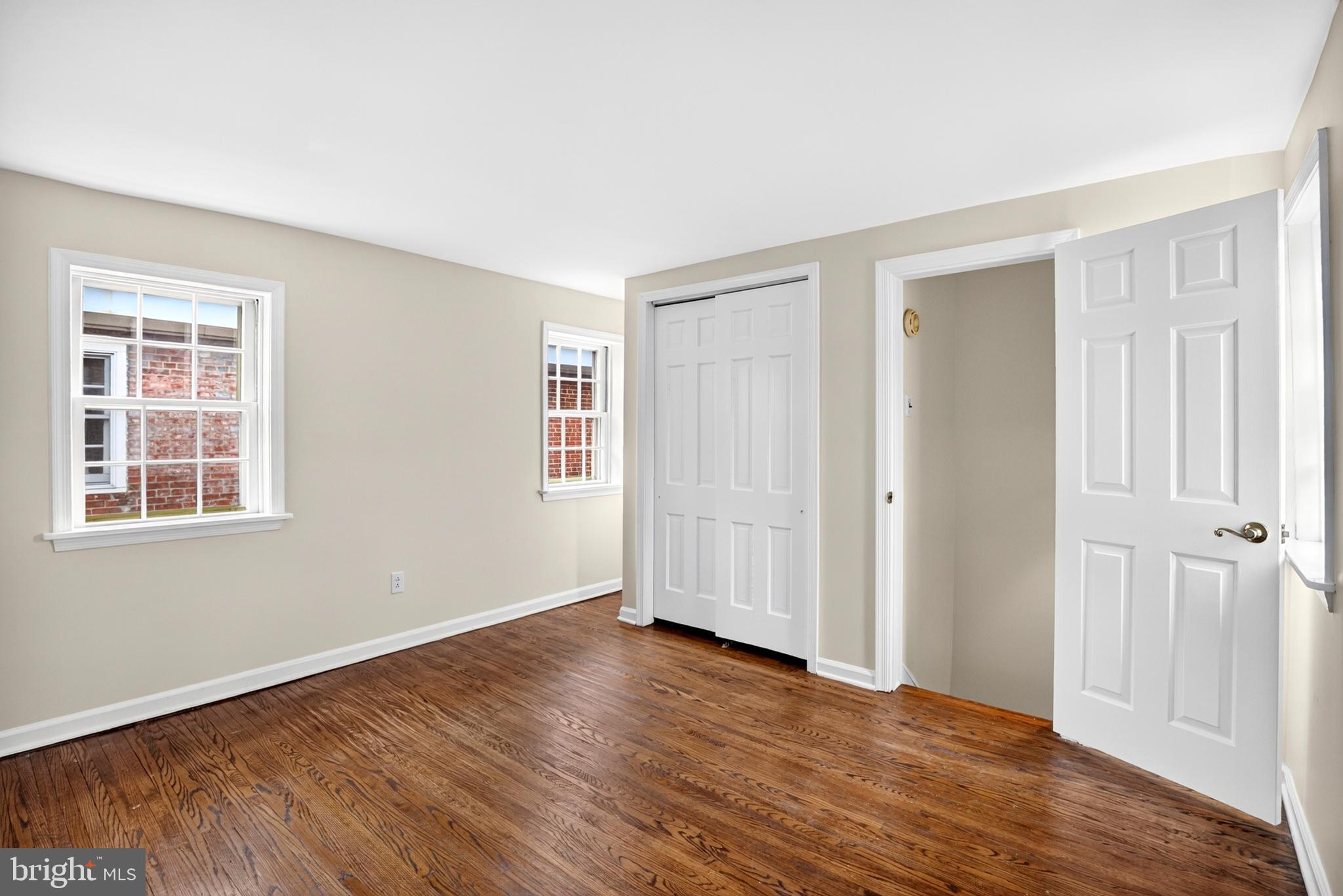 QUEEN VILLAGE - Residential