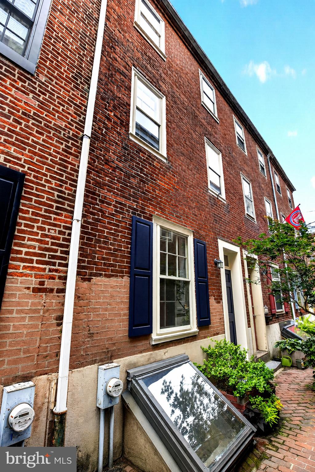 QUEEN VILLAGE - Residential