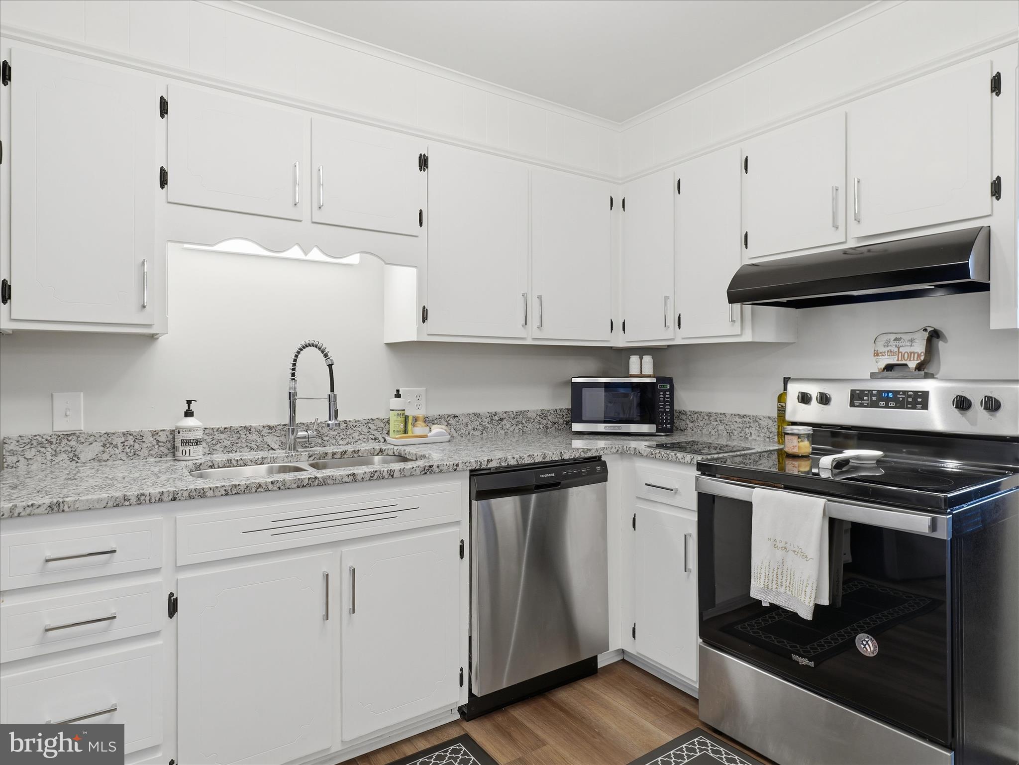 LAURICH ESTATES - Residential