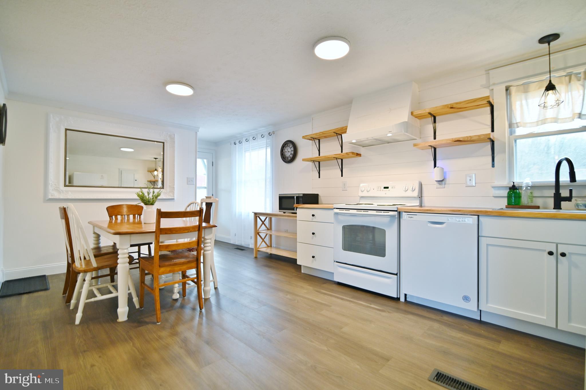 LONG MEADOWS - Residential