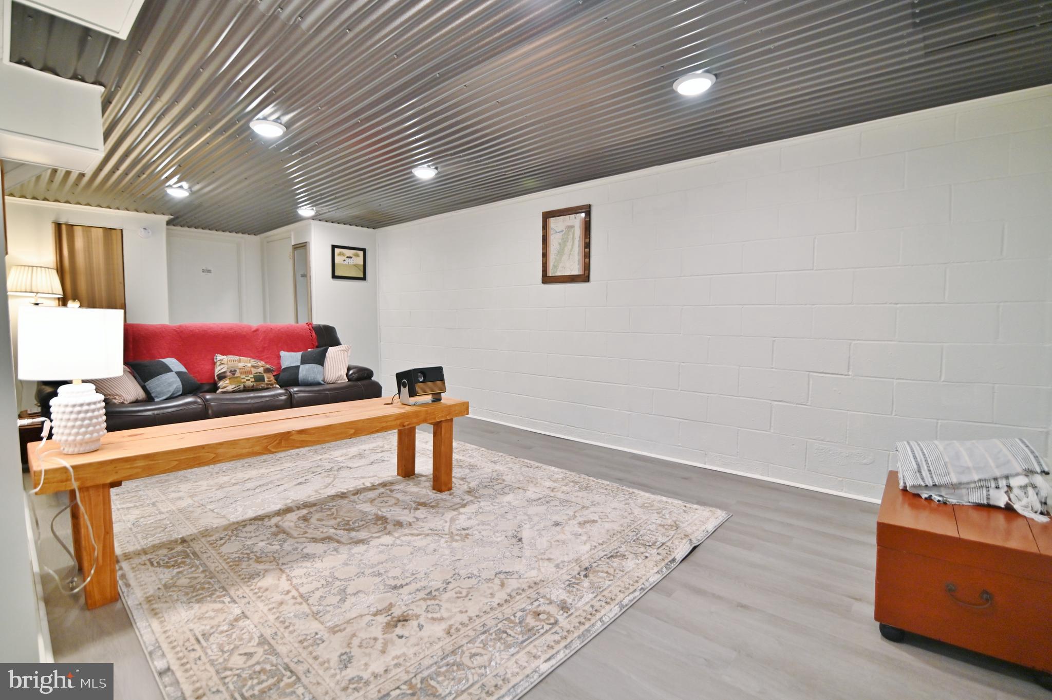 LONG MEADOWS - Residential