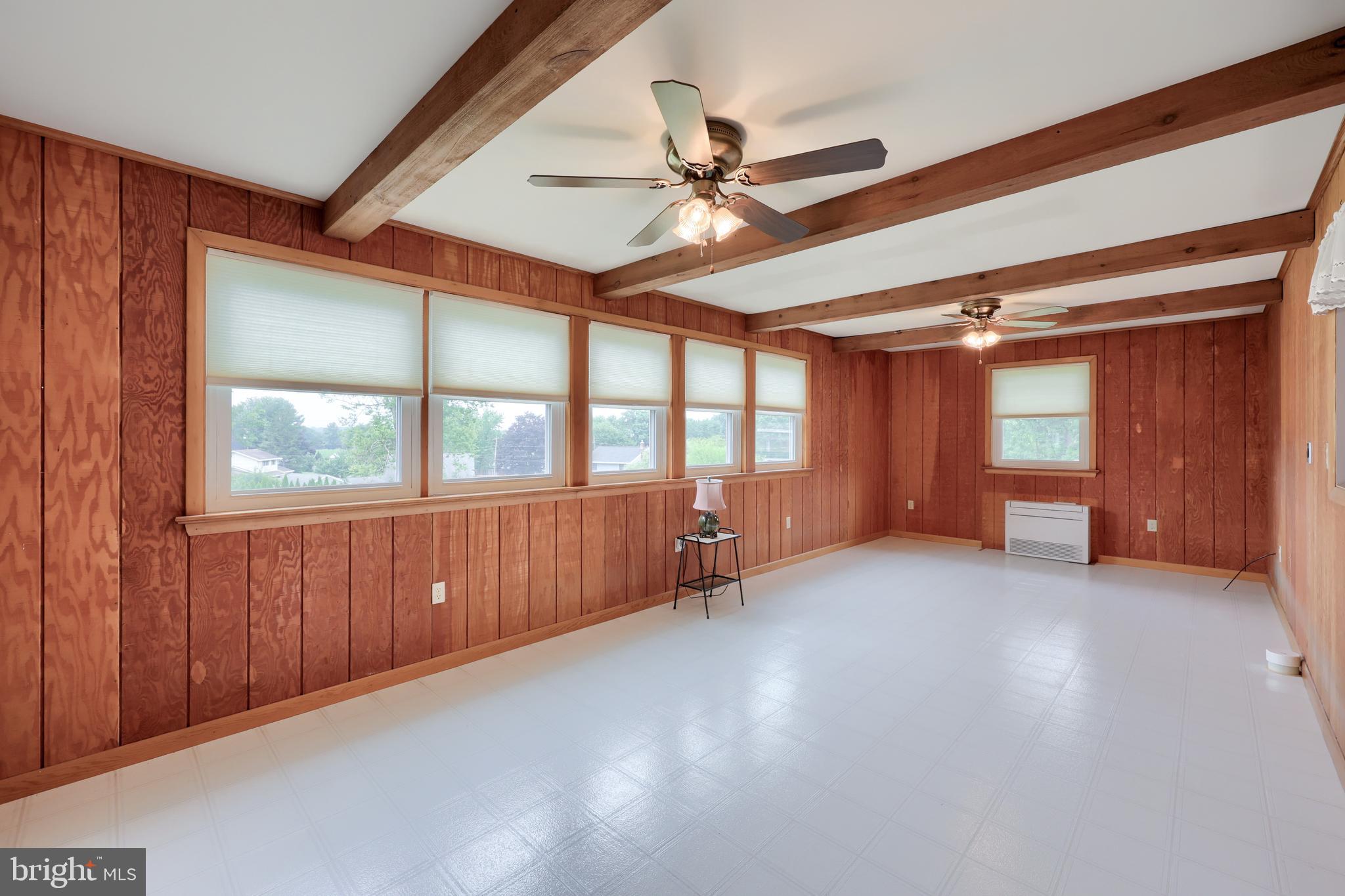 GOLDEN ACRES - Residential