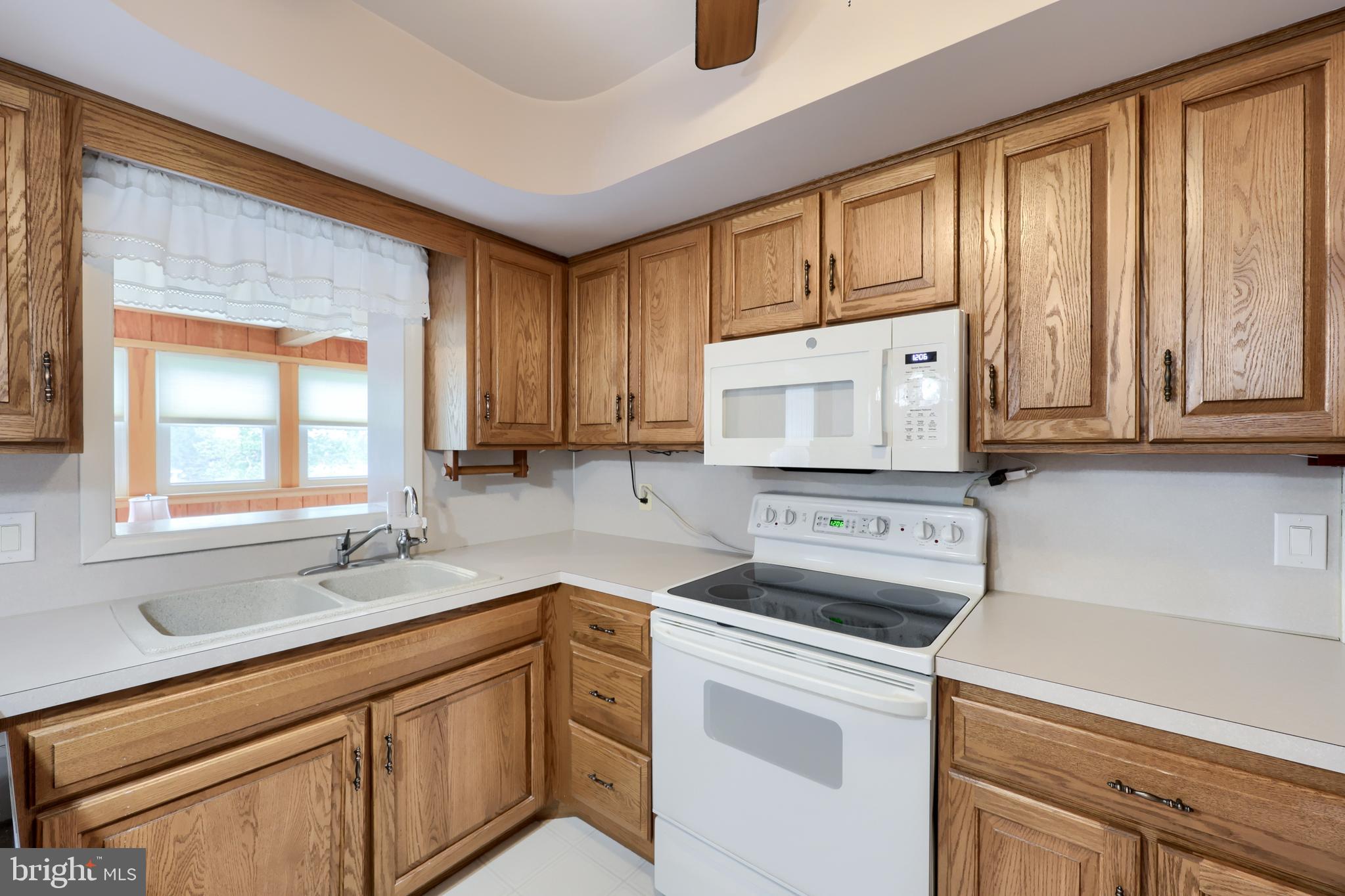 GOLDEN ACRES - Residential