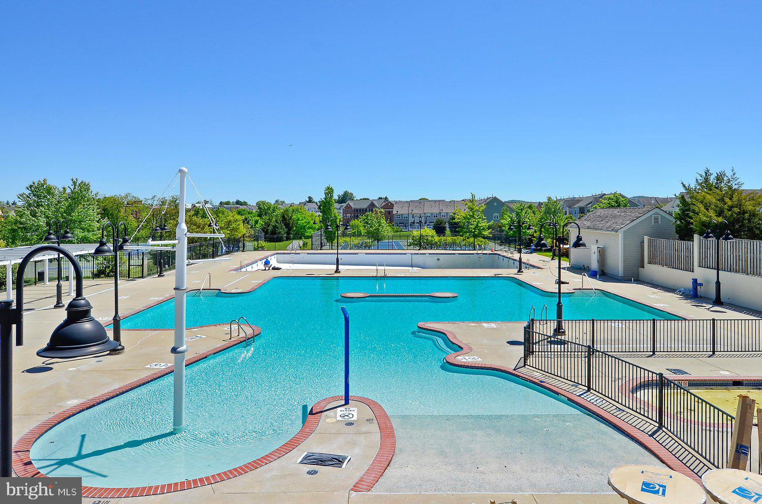 THE VILLAGES OF URBANA GREENSPRING - Residential