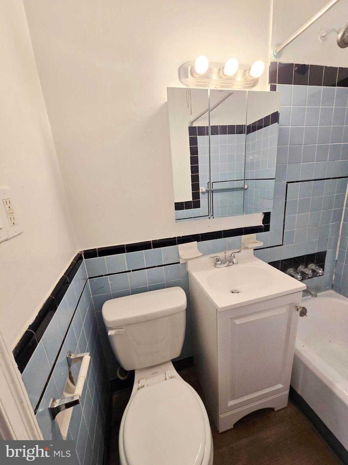 OXFORD CIRCLE - Residential Lease