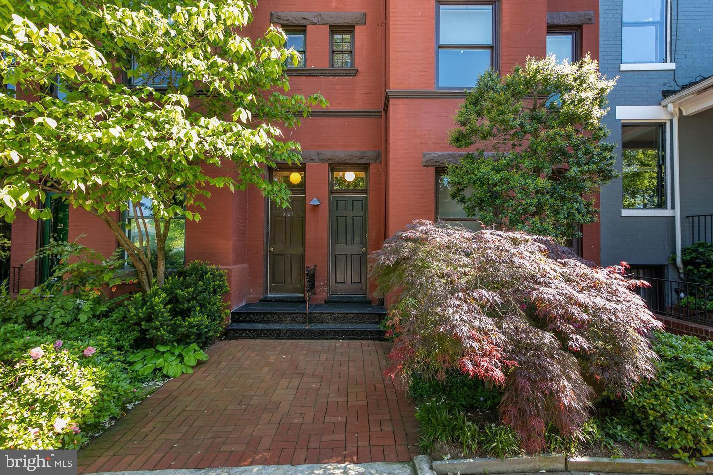 Welcome to this 2nd floor 2 bedroom 2 bath apartment  over looking Montrose Park, with north and south exposures.   Hardwood floors,  updated kitchen with stainless steel appliances.  2 very nice updated baths. Vouchers are welcome.  Sorry no pets. Landlord looking for a minimum of a 2 year lease.  In unit washer & dryer. Also for sale.