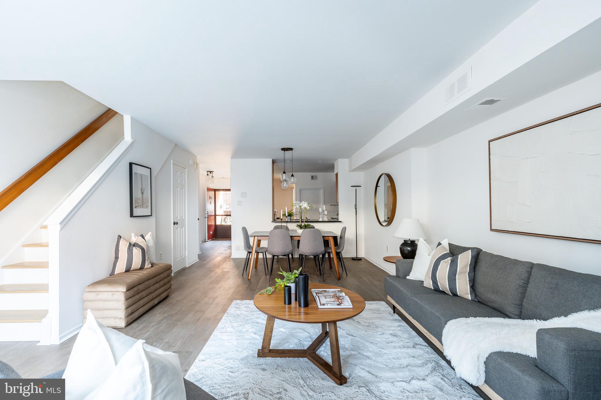 LOGAN SQUARE - Residential