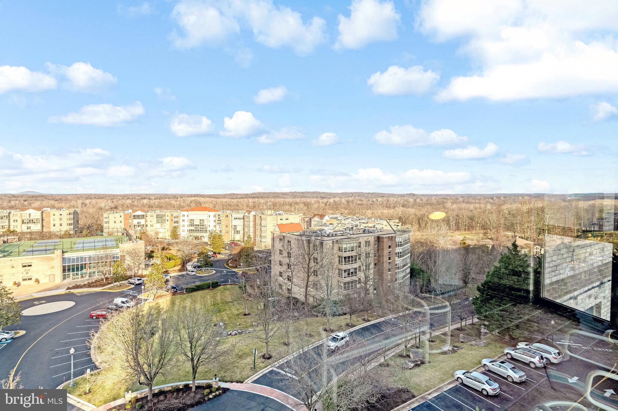 LANSDOWNE WOODS - Residential