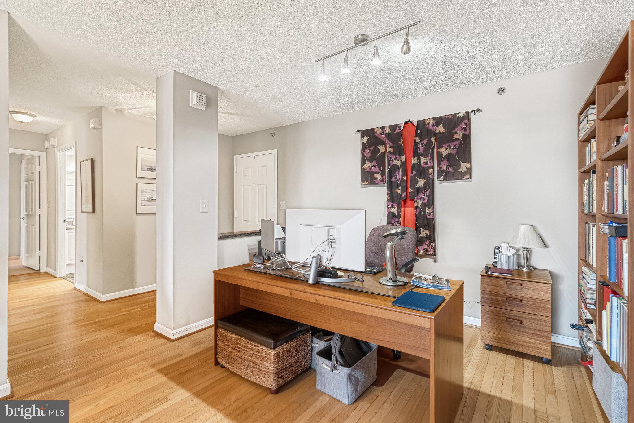 LANSDOWNE WOODS - Residential