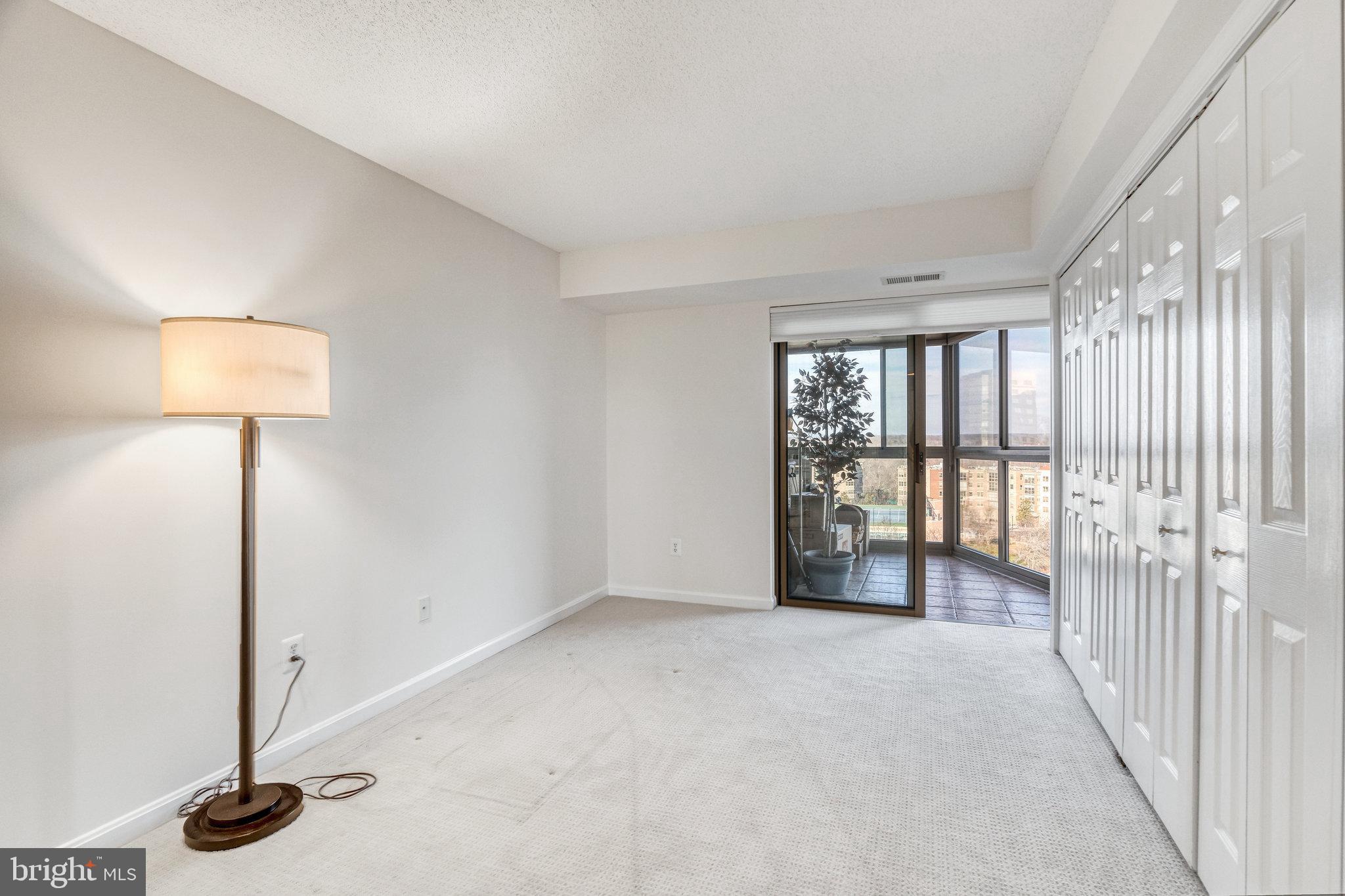LANSDOWNE WOODS - Residential