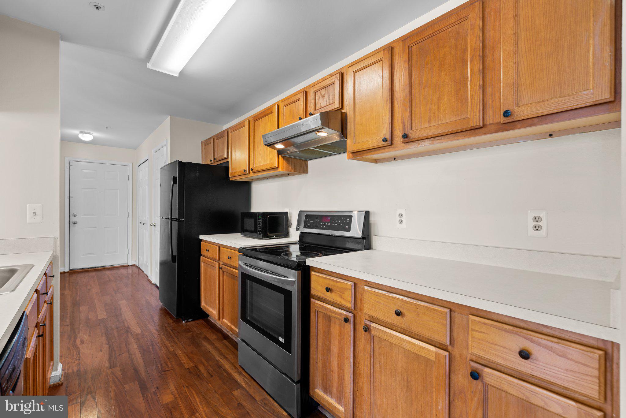 LAKE POINTE AT TOWN CENTER - Residential