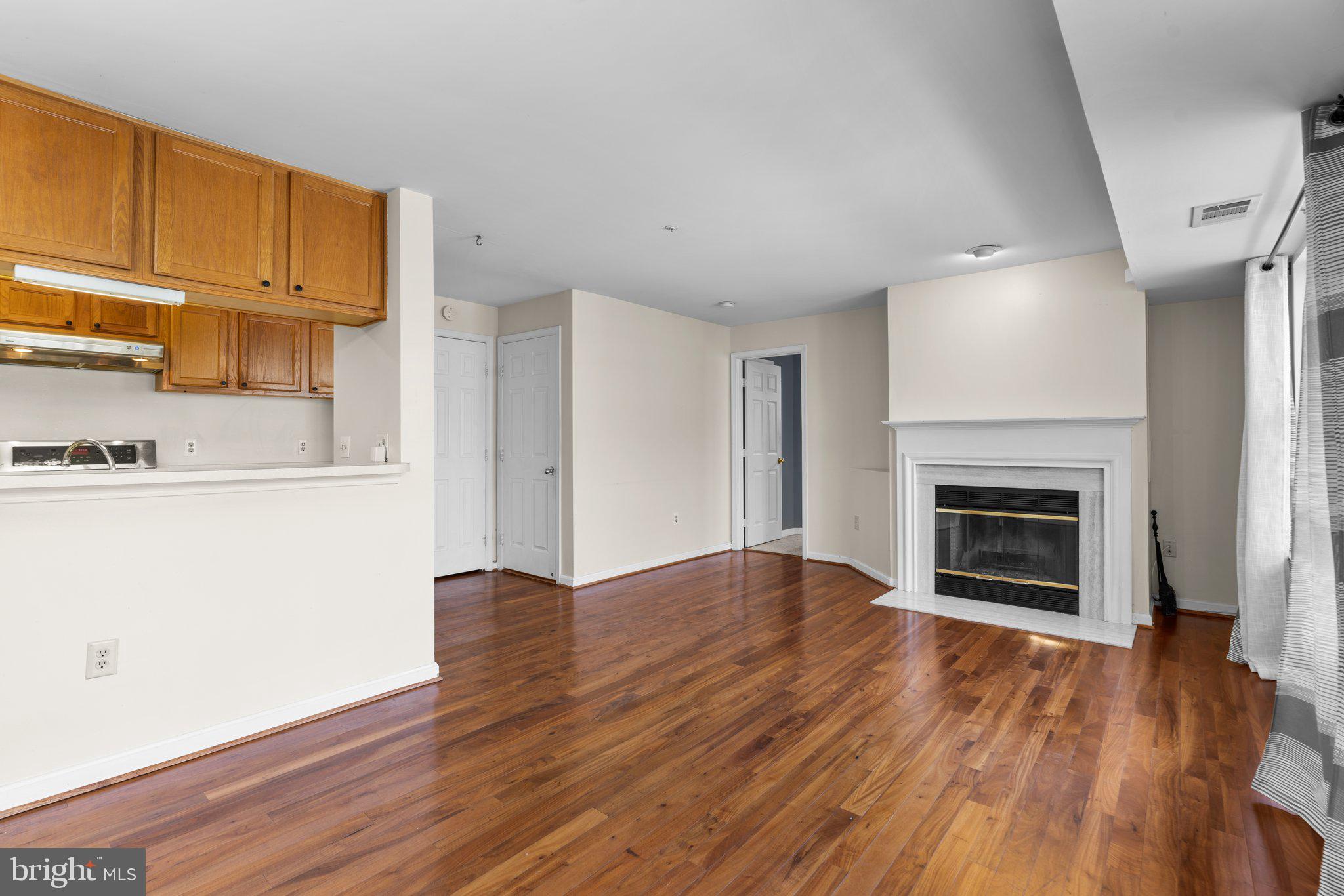 LAKE POINTE AT TOWN CENTER - Residential