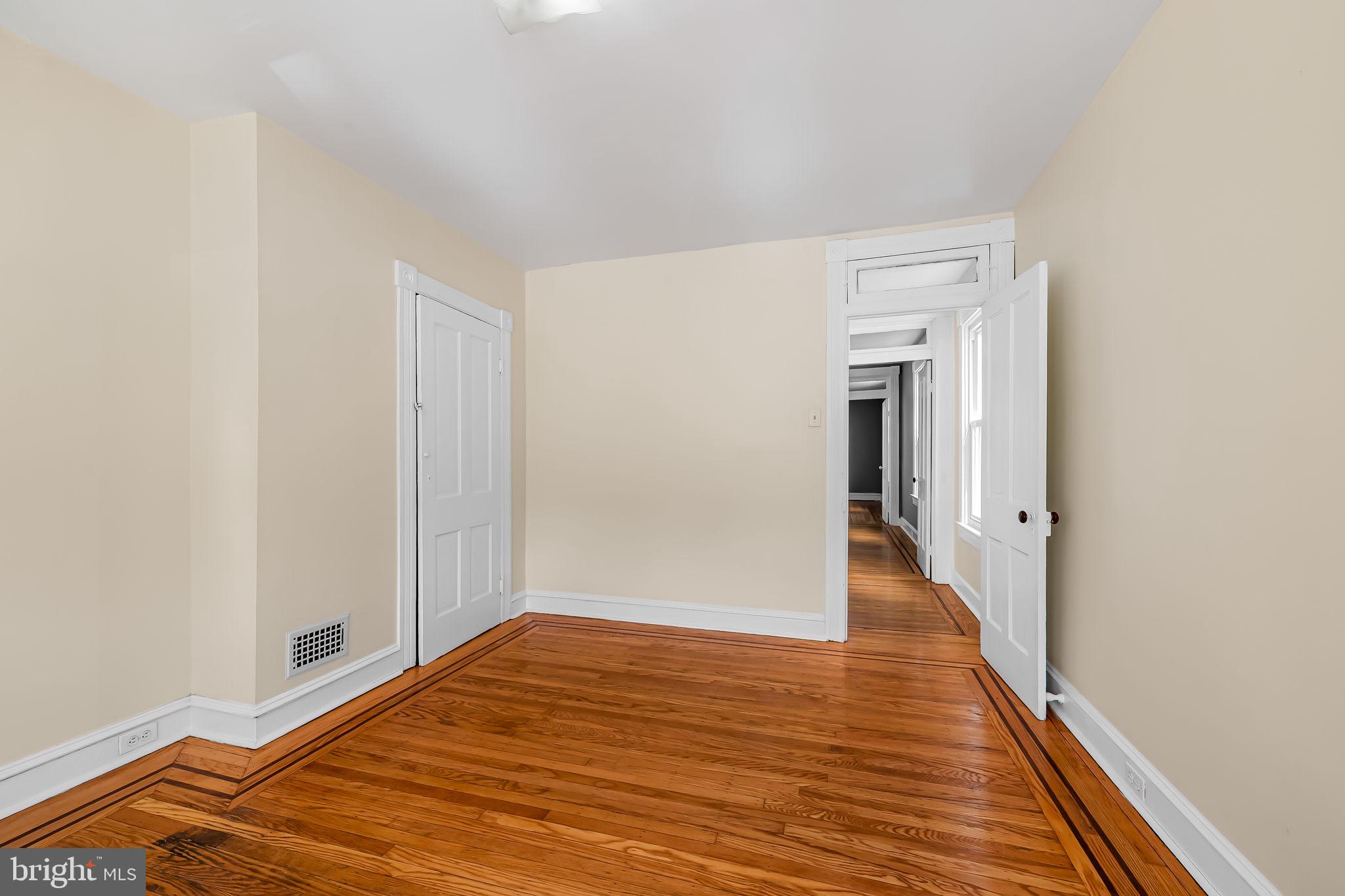 ROLAND PARK - Residential