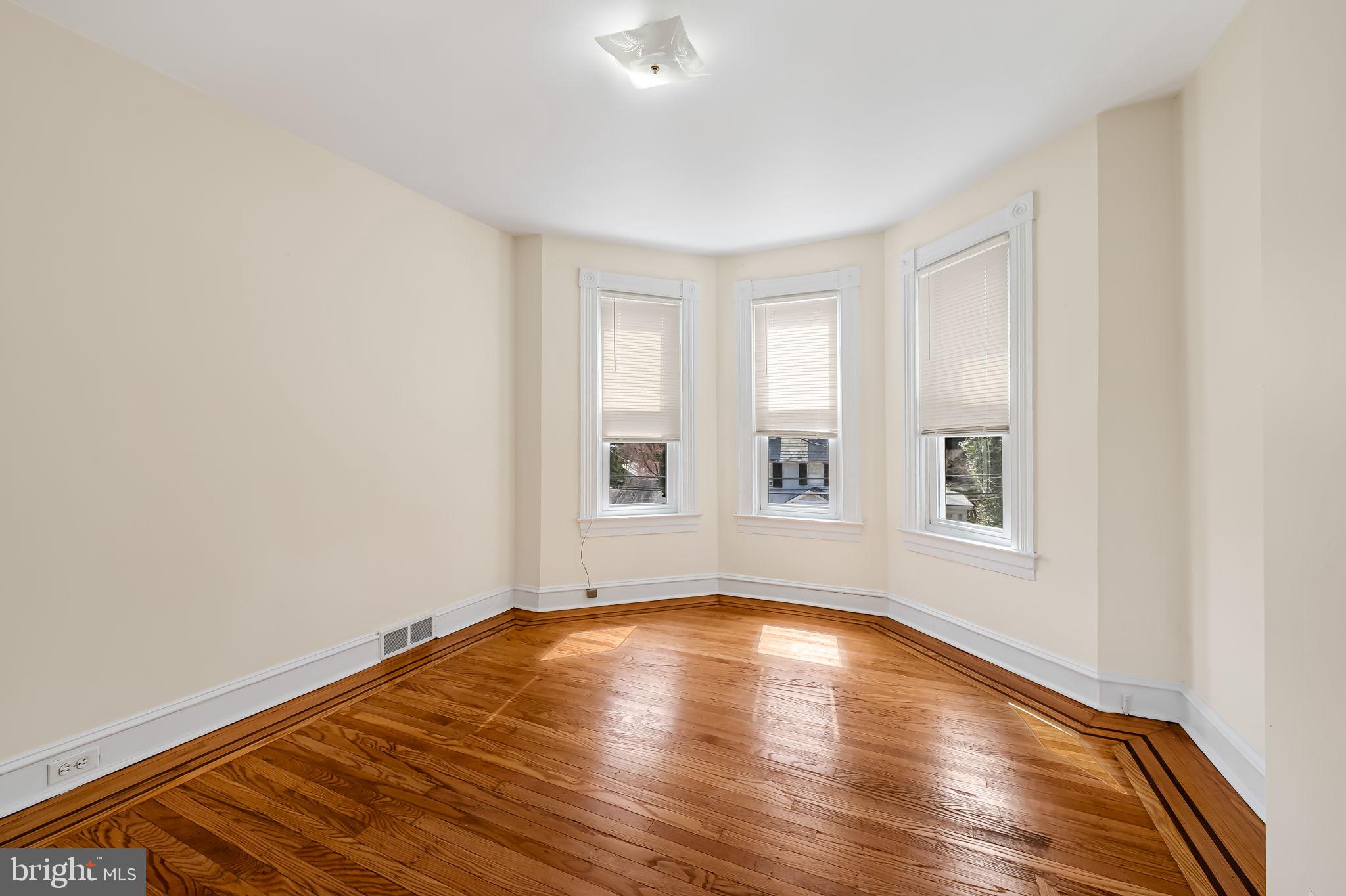 ROLAND PARK - Residential