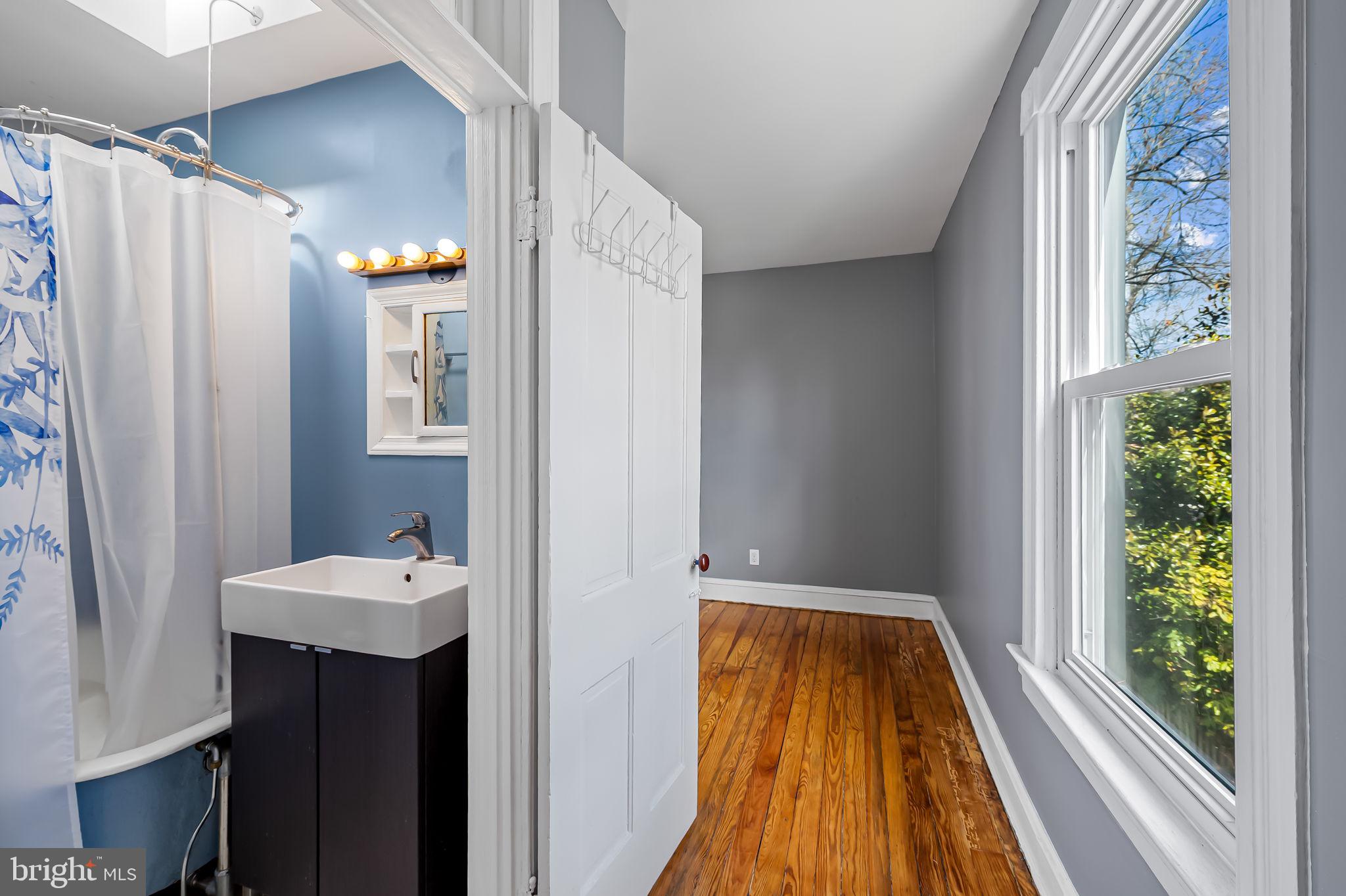ROLAND PARK - Residential