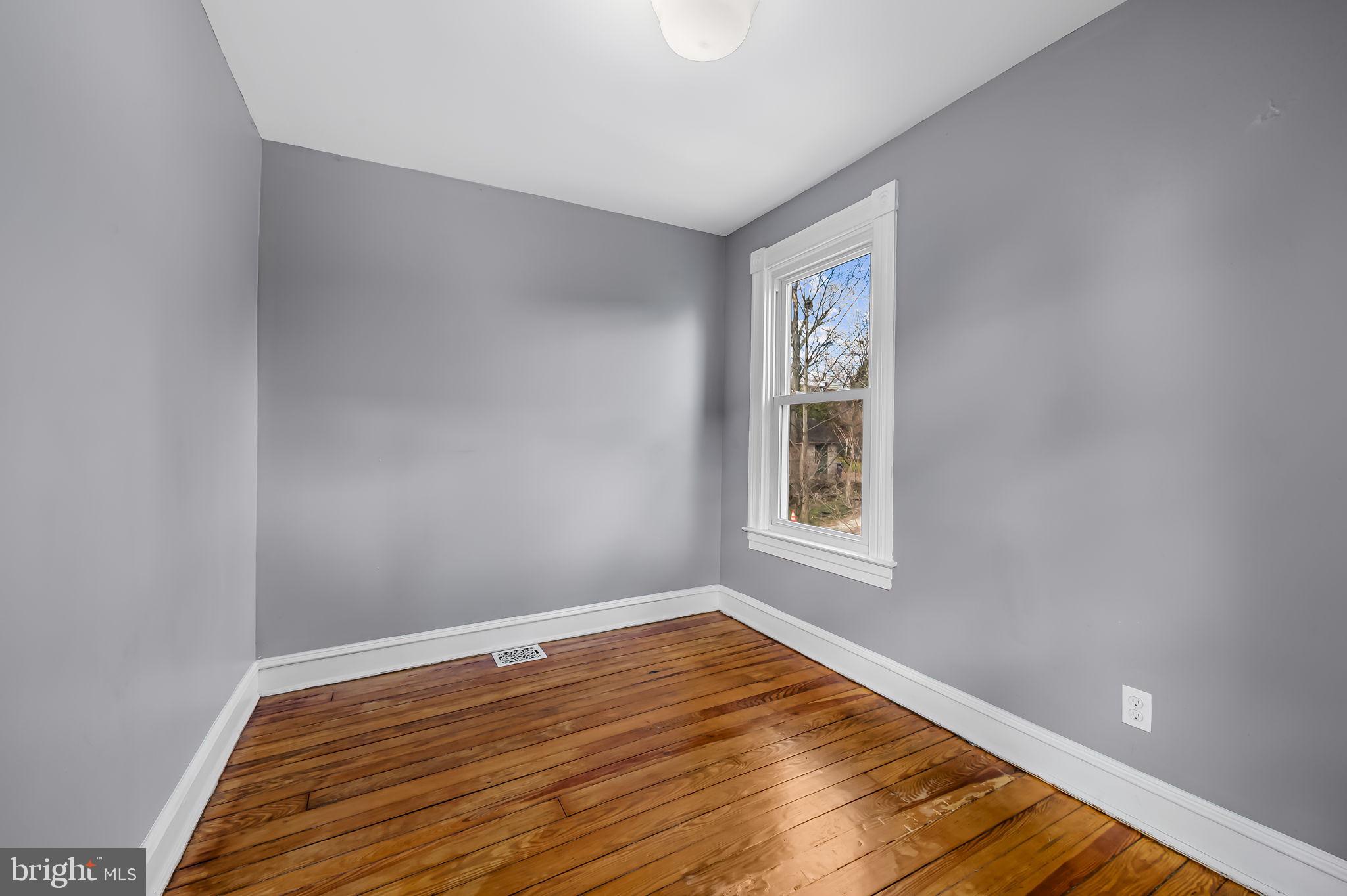 ROLAND PARK - Residential
