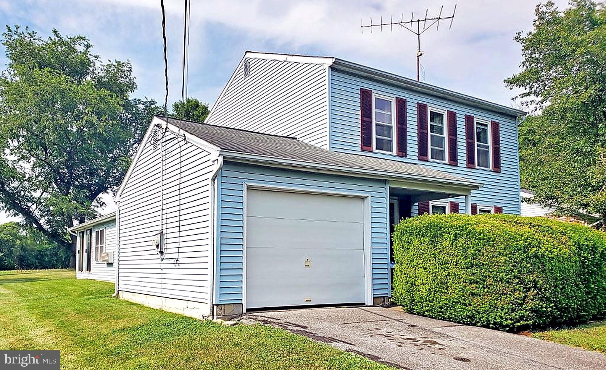 Upcoming Auction on August 10th at 6pm. 
Two (2) Story Three (3) Bedroom One & One Half (1.5) Bath House Family Room w/ Fireplace Addition & Sun room. FIRST LEVEL:
 Foyer (4’11” x 6’7″) – Painted Walls, Faux Flagstone Vinyl Floor, Guest Closet (2’3″ x 3’2″)
 Hallway (2’11” x 9′) – Painted Walls, Faux Flagstone Vinyl Floor
 Powder Room/Half Bath (3’1″ x 6’1″) – Built-In Vanity Cabinet, Toilet, Painted Walls, Faux Flagstone Vinyl Floor
Kitchen w/ Eat-In Area (11’4″ x 11’10”) – Twenty-Four (24) Door/Drawer Built-In Cabinets, GE Profile Two (2) Door Refrigerator, Jenn-Air Stove/Oven, Samsung Microwave Oven, LG Built-In Dishwasher, Garbage Disposal, Recessed Lighting, Painted Walls, Vinyl Floor
 Dining Room (9’5″ x 11’2″) – Chandelier, Painted Walls, Hardwood Floor, Wall A/C Unit, French Door Access To Rear Concrete Patio
 Living Room (13’1″ x 16′) – Painted Walls, Hardwood Floor 
 Family Room (19’2″ x 19’6″) – Corner Brick Fireplace, Recessed Lighting, Ceiling Fan, Painted Walls, Hardwood Style Floor, L-Shaped Bi-Fold Door Closet (2’2″ x 7’6″), French Door Access To Side Patio, French Doors Leading Into Sun room 
Sun room (11’7″ x 19’5″) – Ceiling Fan, Painted Walls, Wall To Wall Carpet, Six (6) Sliding Glass Windows & Sliding Glass Door (4’10” x 6’8″) Access To Side Concrete Patio
SECOND LEVEL:
 Landings & Stairway (3’1″ x 17’2″) – Painted Walls, Wall To Wall Carpet
  Hallway (3′ x 10′) – Painted Walls, Wall To Wall Carpet, Hall Closet (1’6″ x 2’2″)
  Bathroom (4’11” x 7’3″) – Vanity & Mirror, Walk-In Shower w/ Seat, Toilet, Painted Walls, Vinyl Floor
  Bedroom #1 (9’9″ x 9’11”) – Ceiling Fan, Painted Walls, Wall To Wall Carpet, Closet (2’10” x 3’5″)
  Bedroom #2 (11’10” x 15’5″) – Ceiling Fan, Painted Walls, Wall To Wall Carpet, Wall A/C Unit, Walk-In   Closet (4’10” x 7’6″)
 Bedroom #3 (9’7″ x 13’1″) – Ceiling Fan, Painted Walls, Double Sliding Door Closet (2’3″ x 6′)
UNFINISHED BASEMENT (22’5″ X 22’5″): Washer & Dryer Hook-Up, Amana Washer & Dryer
