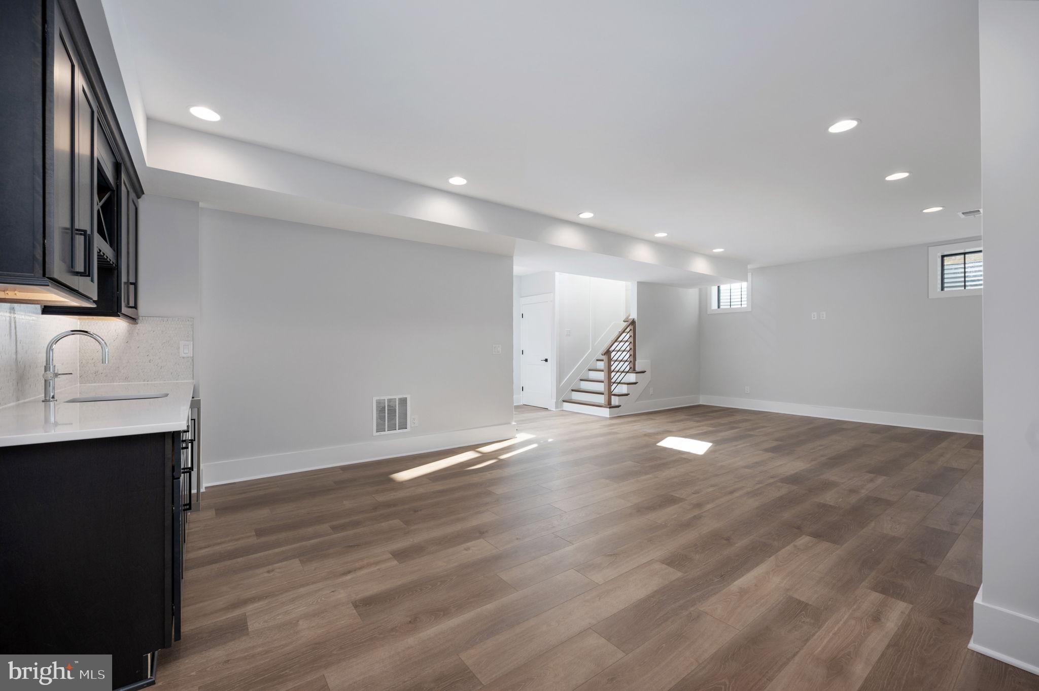 VIENNA WOODS - Residential