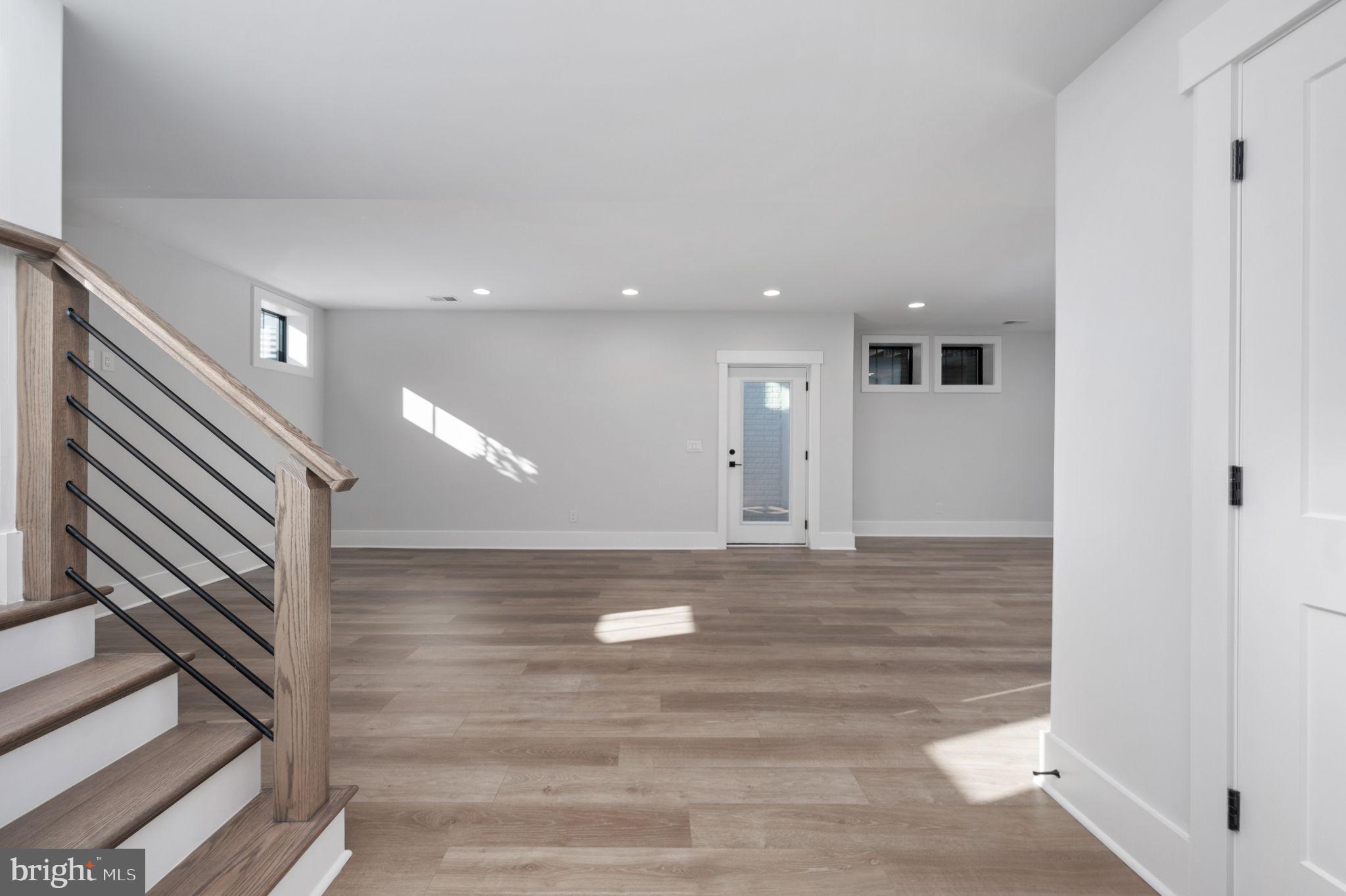 VIENNA WOODS - Residential