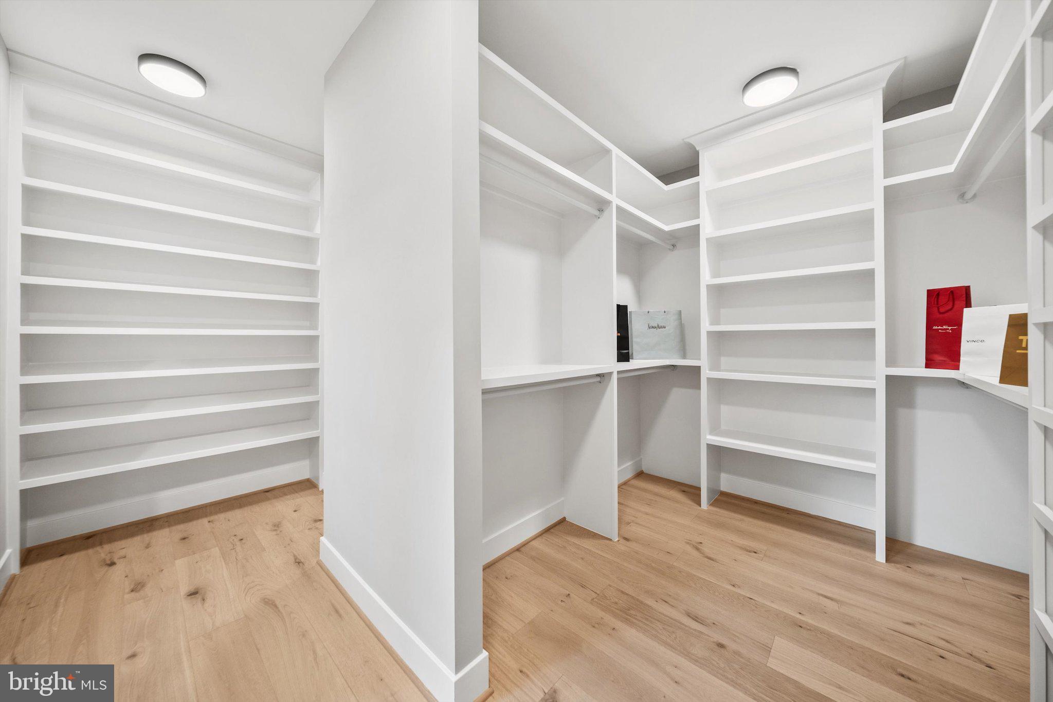 OAKWOOD - Residential