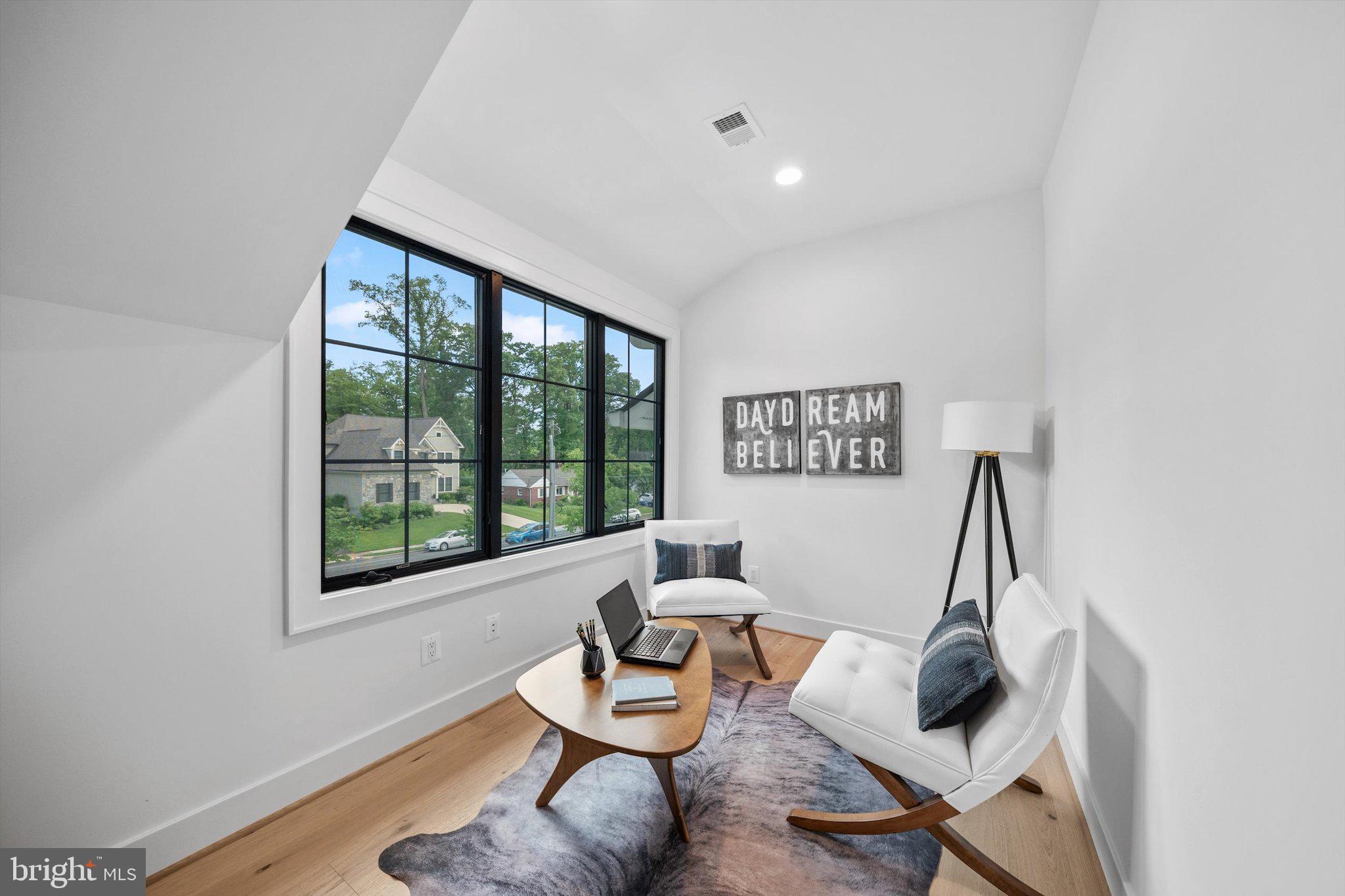 OAKWOOD - Residential