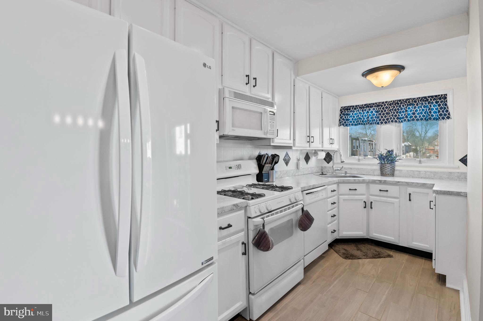 EAST FALLS - Residential Lease