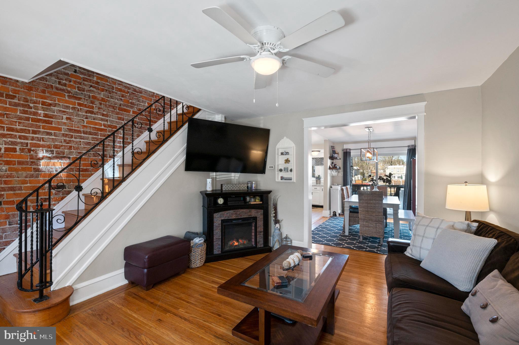 EAST FALLS - Residential Lease
