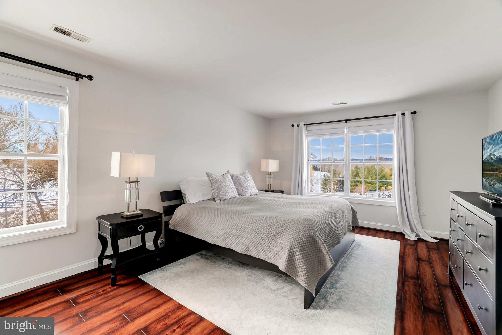 OAK KNOLL FARMS - Residential