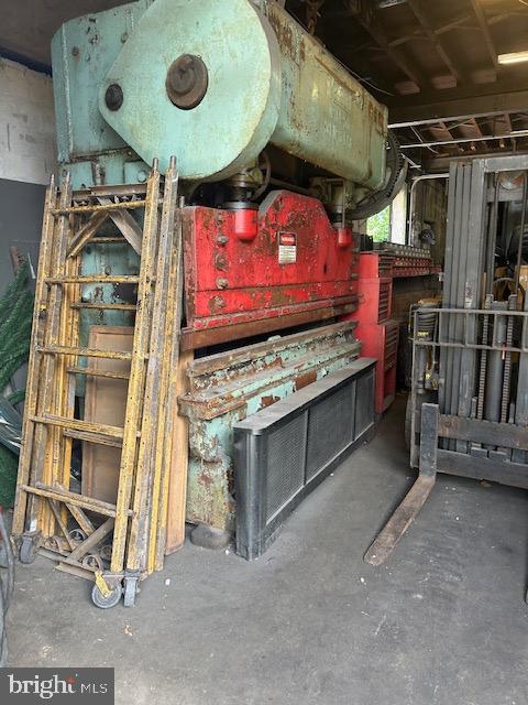 HUNTING PARK - Commercial Sale