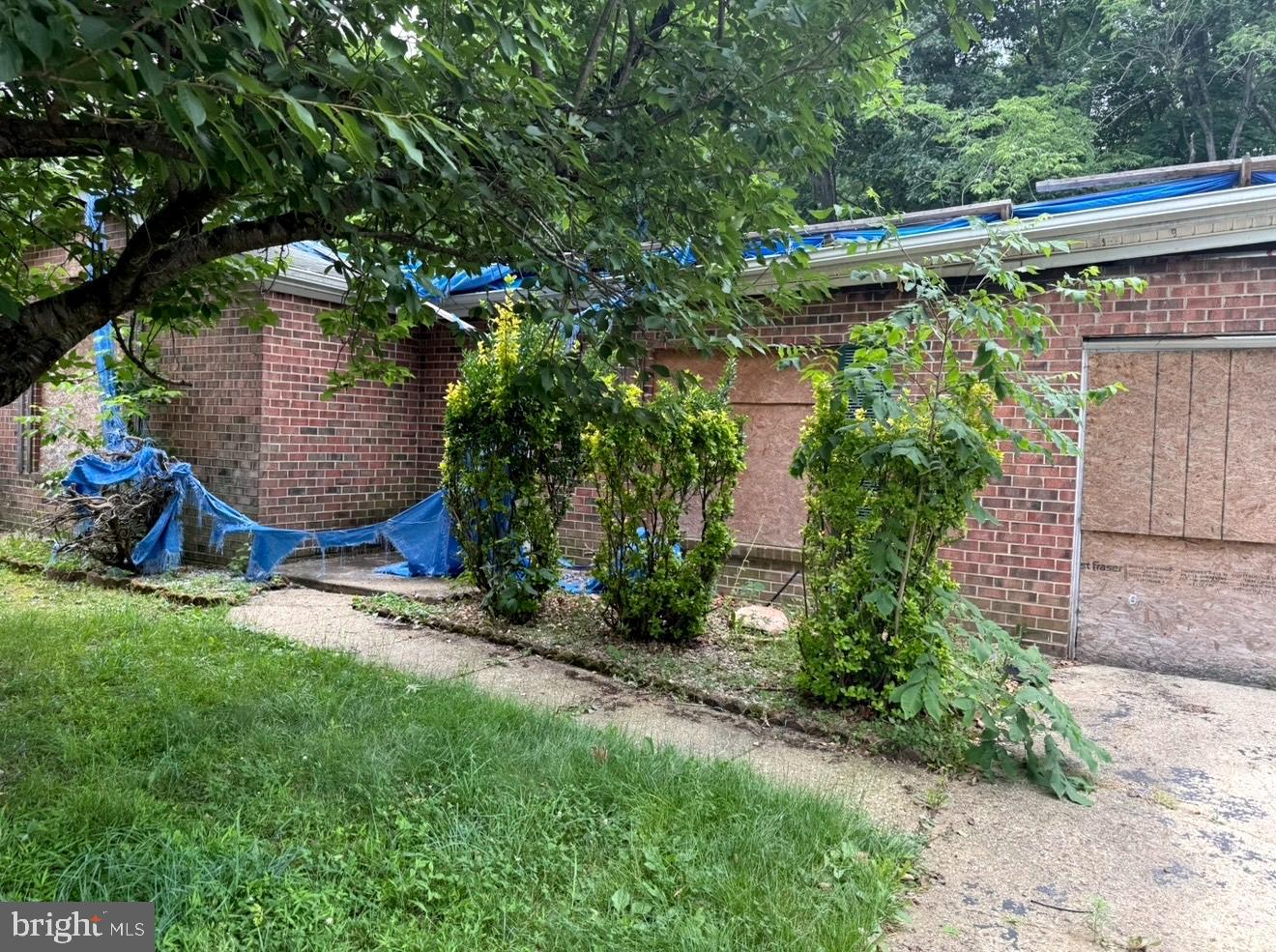 Investor Special! Opportunity awaits at 1005 Fenton Place. Sold strictly AS-IS, requires a full renovation and is ideal for investors, builders, or buyers looking to create their dream home. Spacious layout with strong upside potential in an established neighborhood close to shopping, dining, commuter routes, and everyday conveniences. Bring your vision and transform this diamond in the rough into something special.