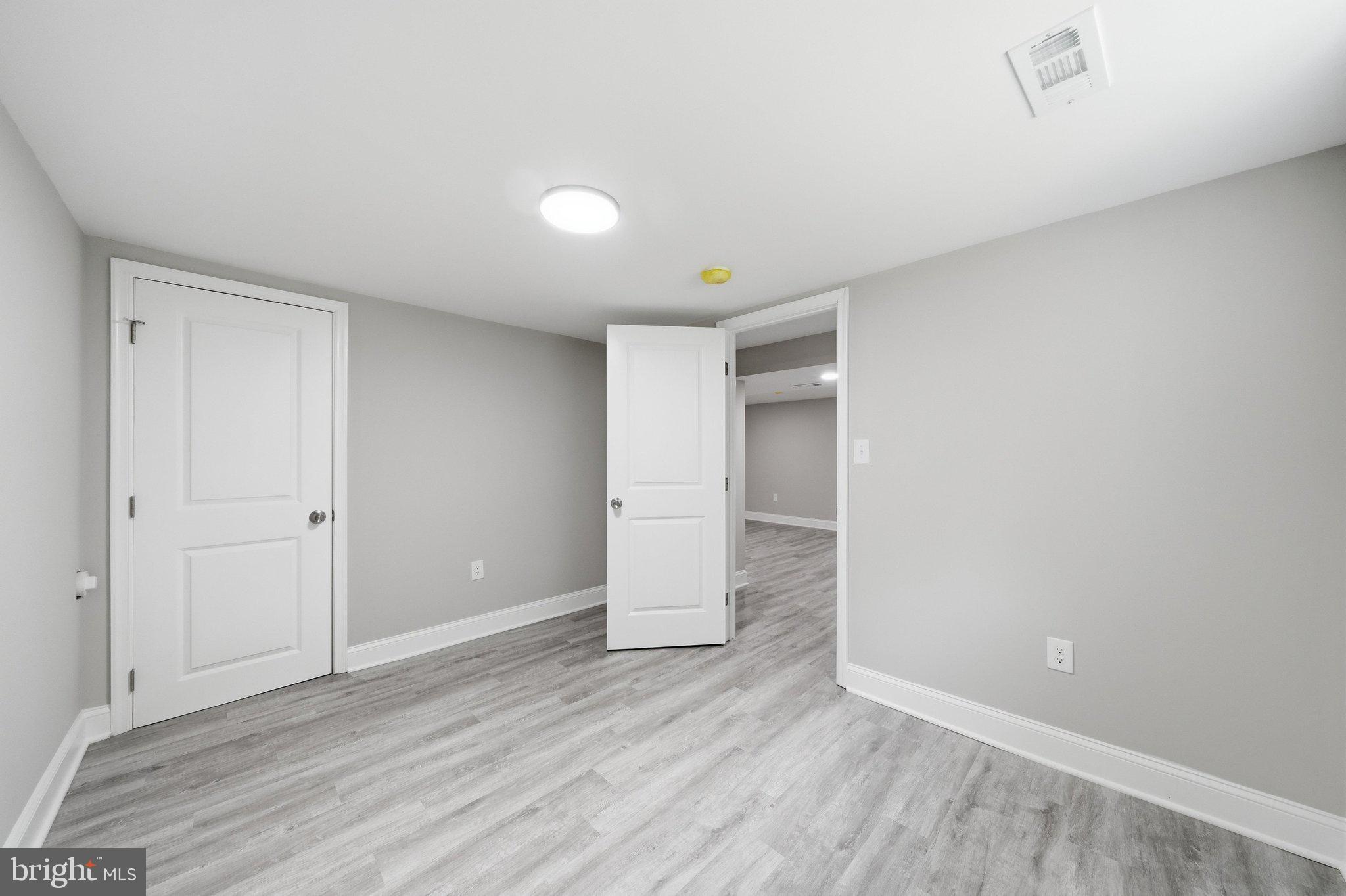 WHEATON HILLS - Residential