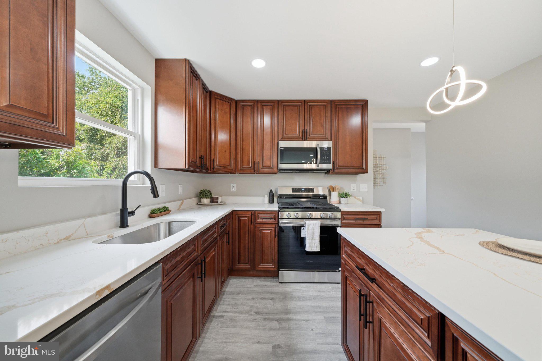 WHEATON HILLS - Residential