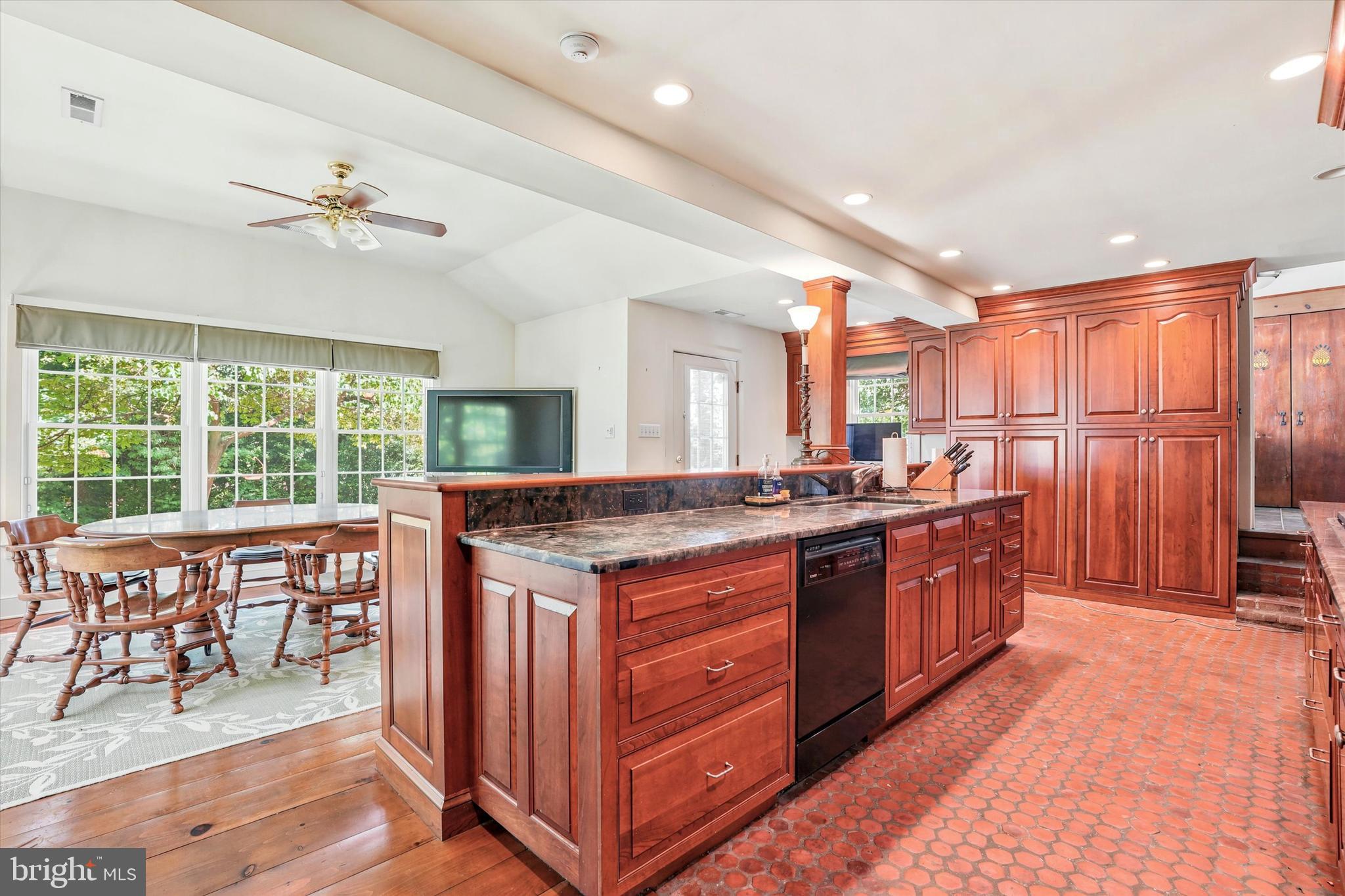 HUNTINGDON VALLEY - Residential