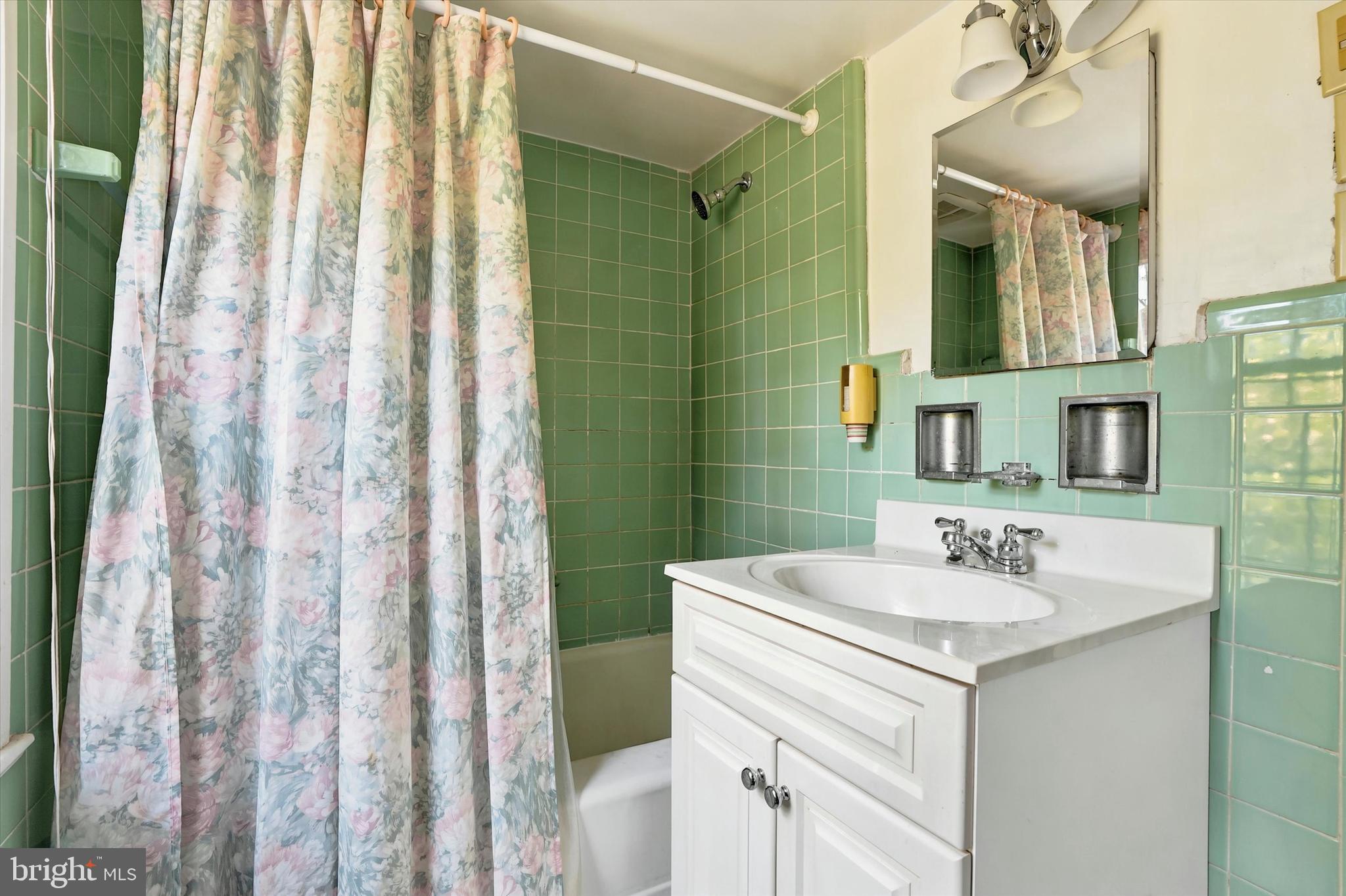 HUNTINGDON VALLEY - Residential
