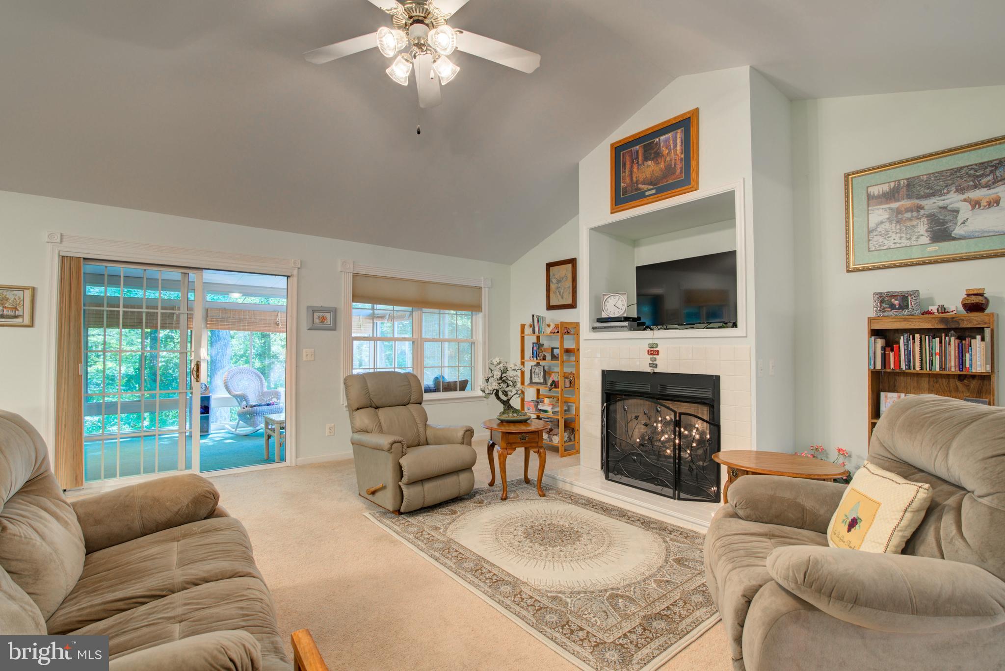 PRESIDENTIAL LAKES - Residential