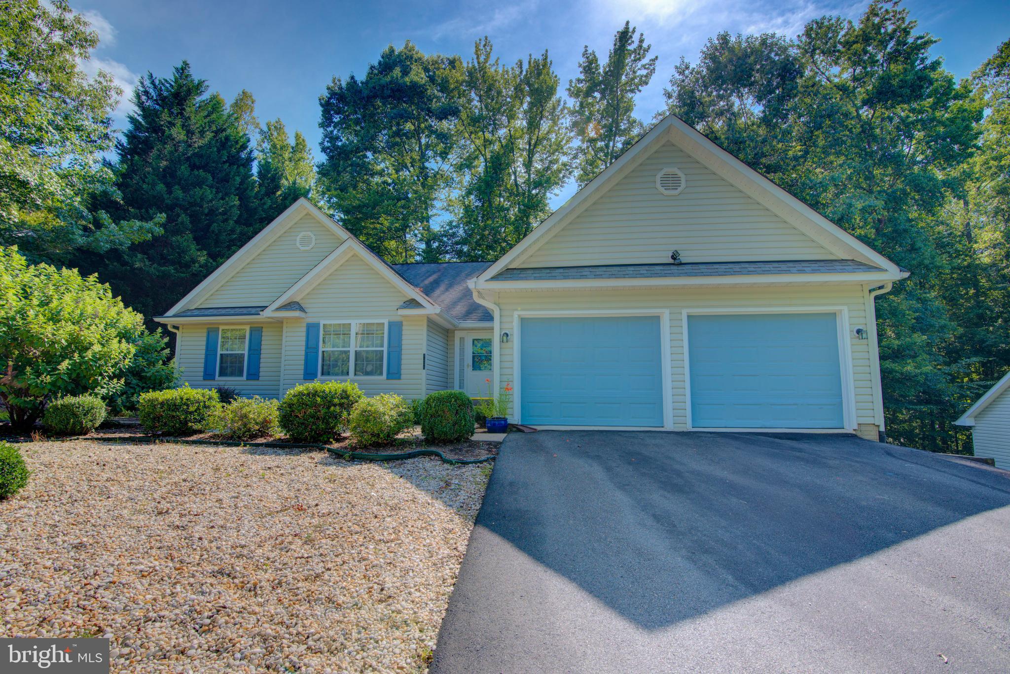 PRESIDENTIAL LAKES - Residential