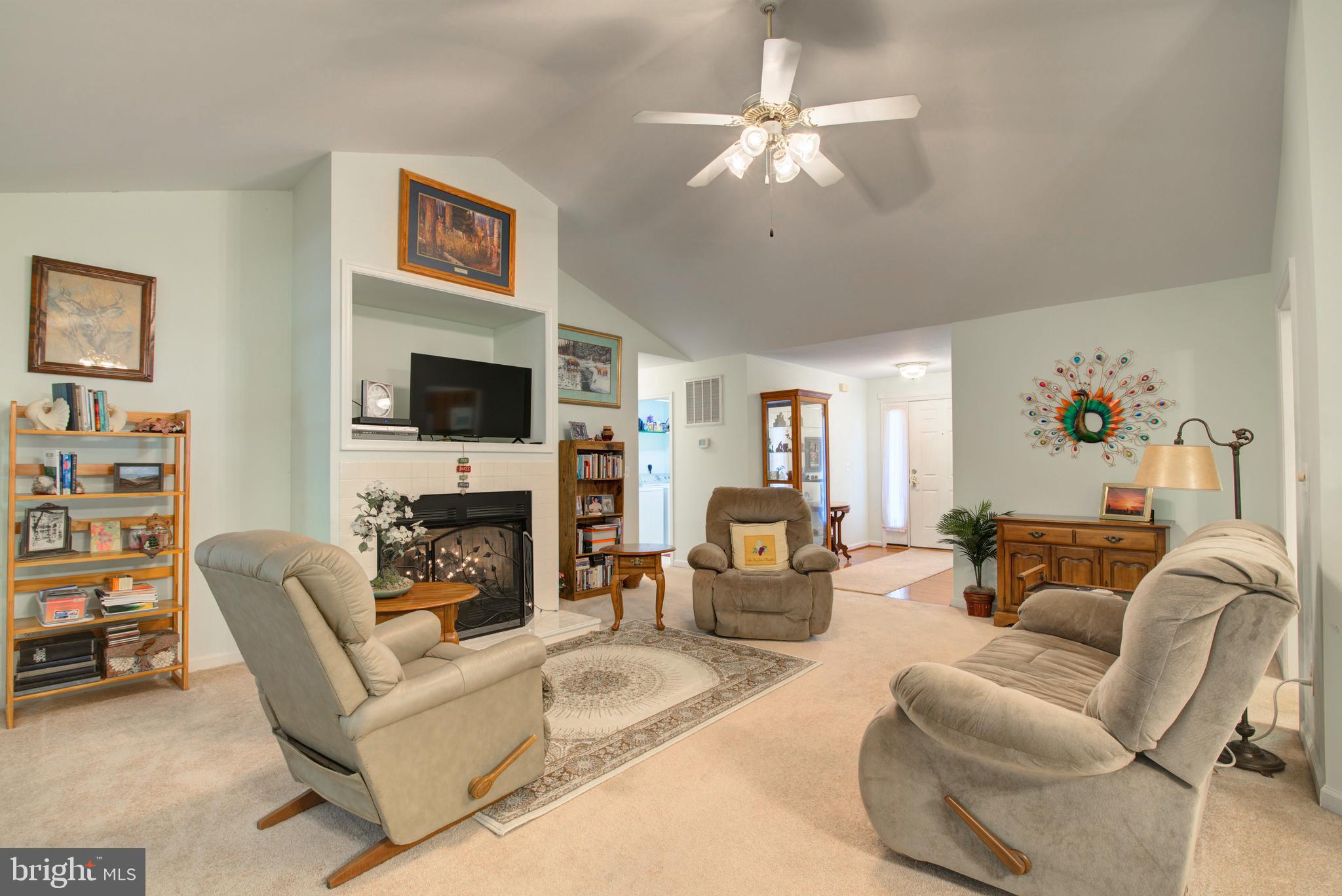 PRESIDENTIAL LAKES - Residential