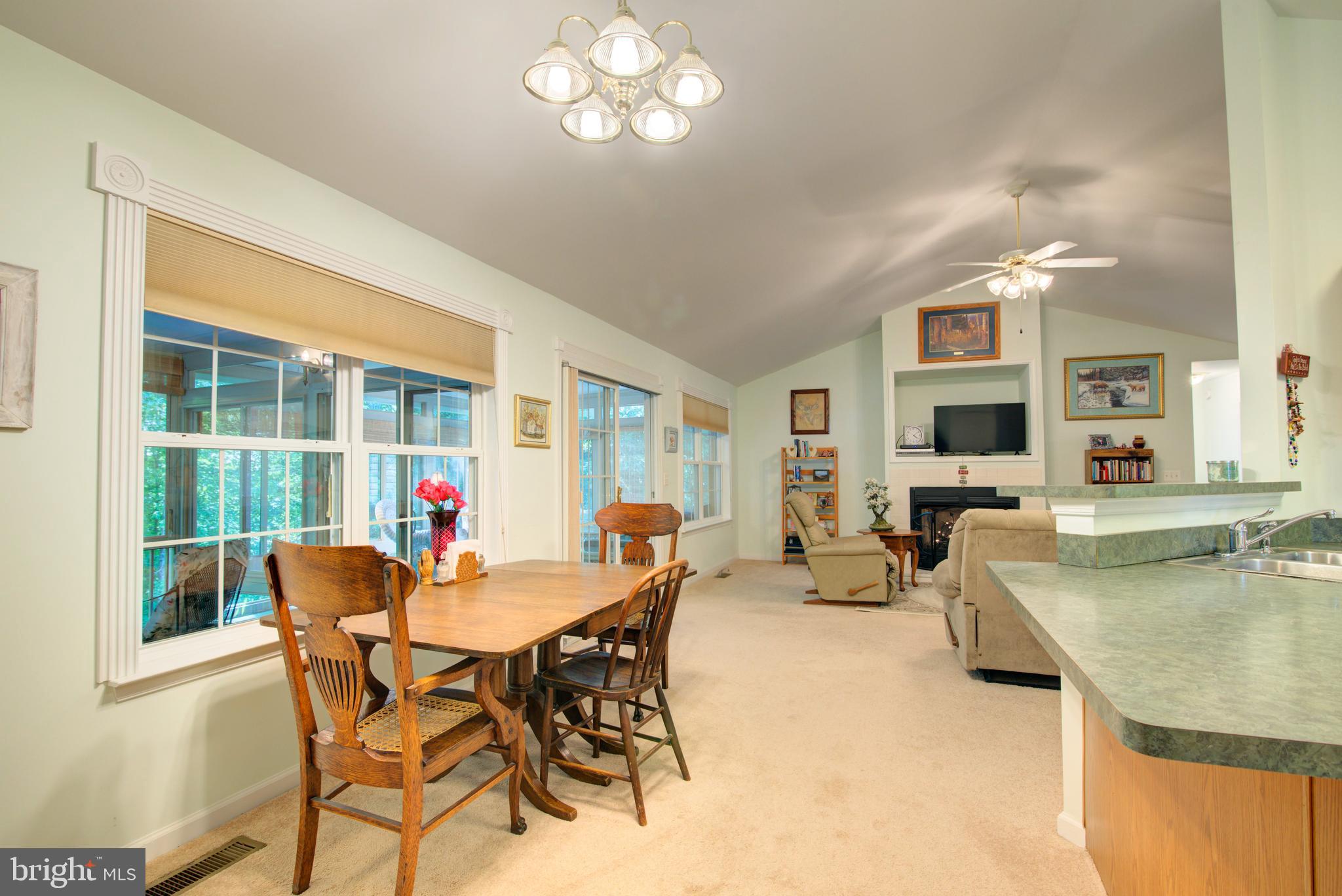 PRESIDENTIAL LAKES - Residential