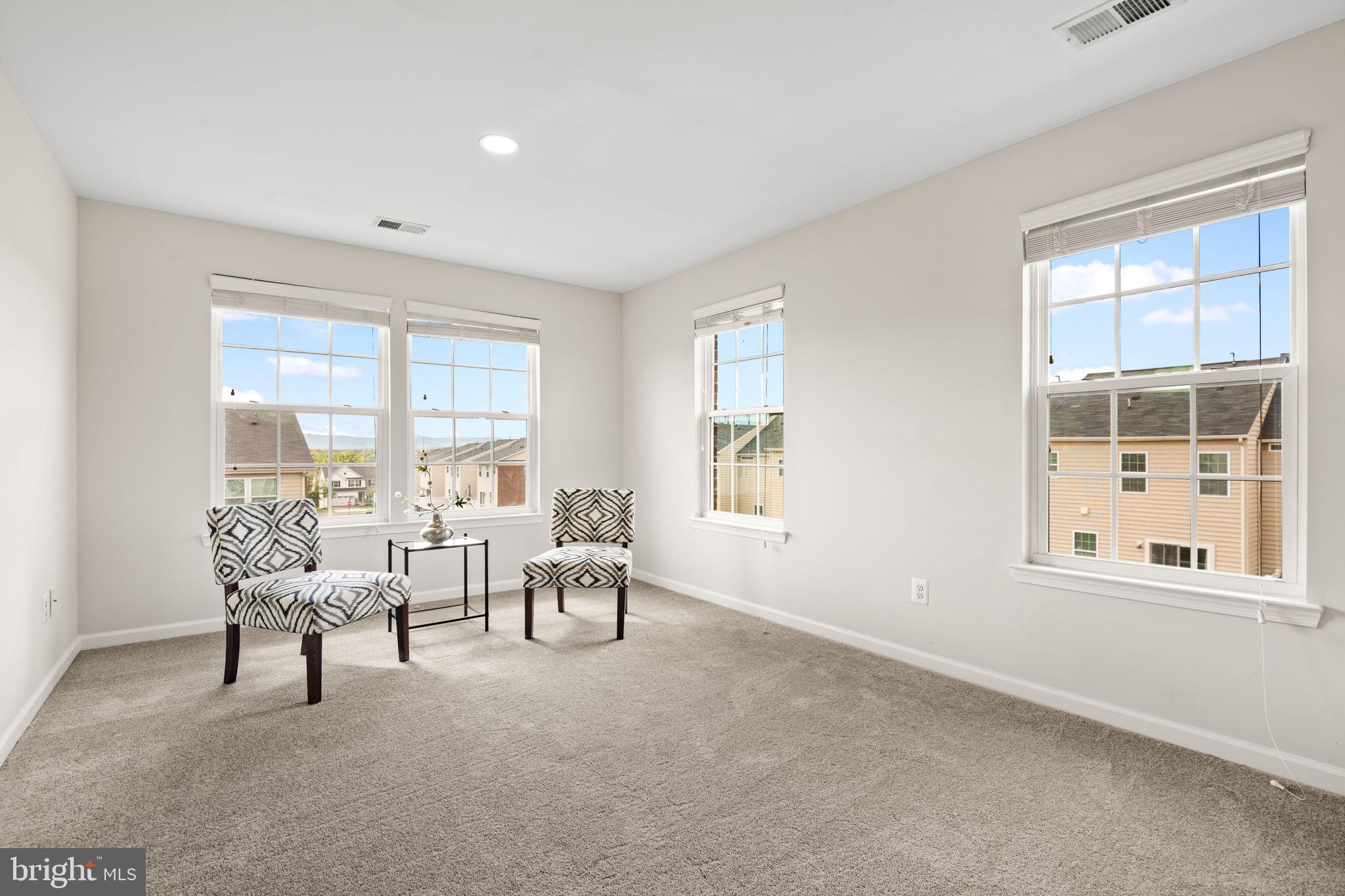 SEVEN HILLS - Residential