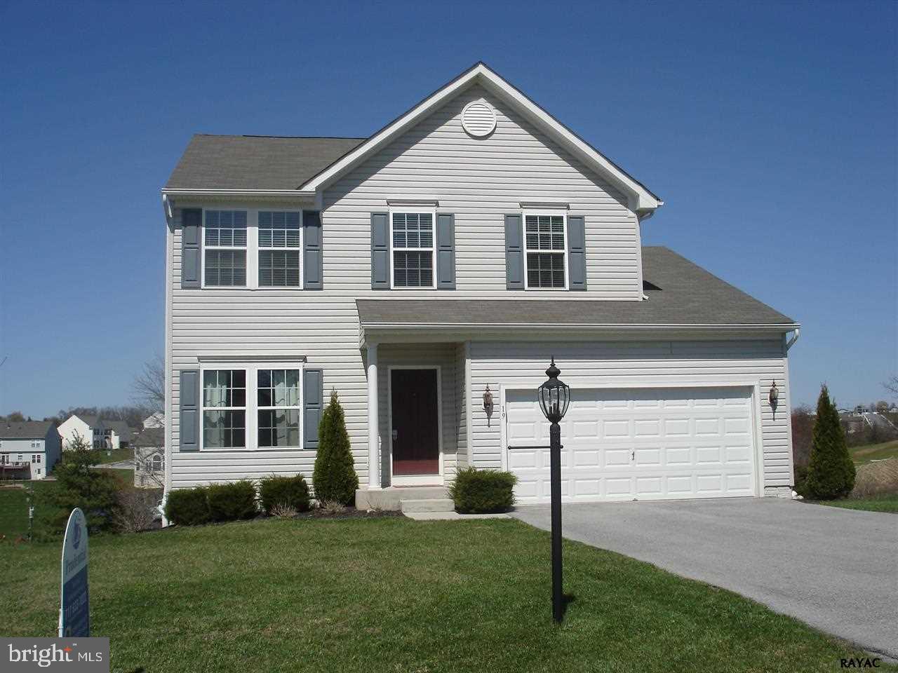 ABSOLUTELY BEAUTIFUL OPEN FLOOR PLAN BOASTING 2400+ SQ FT* YOU'LL LOVE THE HARDWOOD FLOORS & NEUTRAL DECOR* GRANITE COUNTER TOPS W/GOURMET ISLAND* 9' CEILINGS & LOADS OF NATURAL LIGHT*4TH BEDROOM/LOFT ON 2ND FLOOR*INCLUDES ALL APPLIANCES*LL IS PERFECT W/WALK-OUT*NEW DECK* A PLEASURE TO SHOW*PERFECT FOR THE MARYLAND COMMUTER & I83*