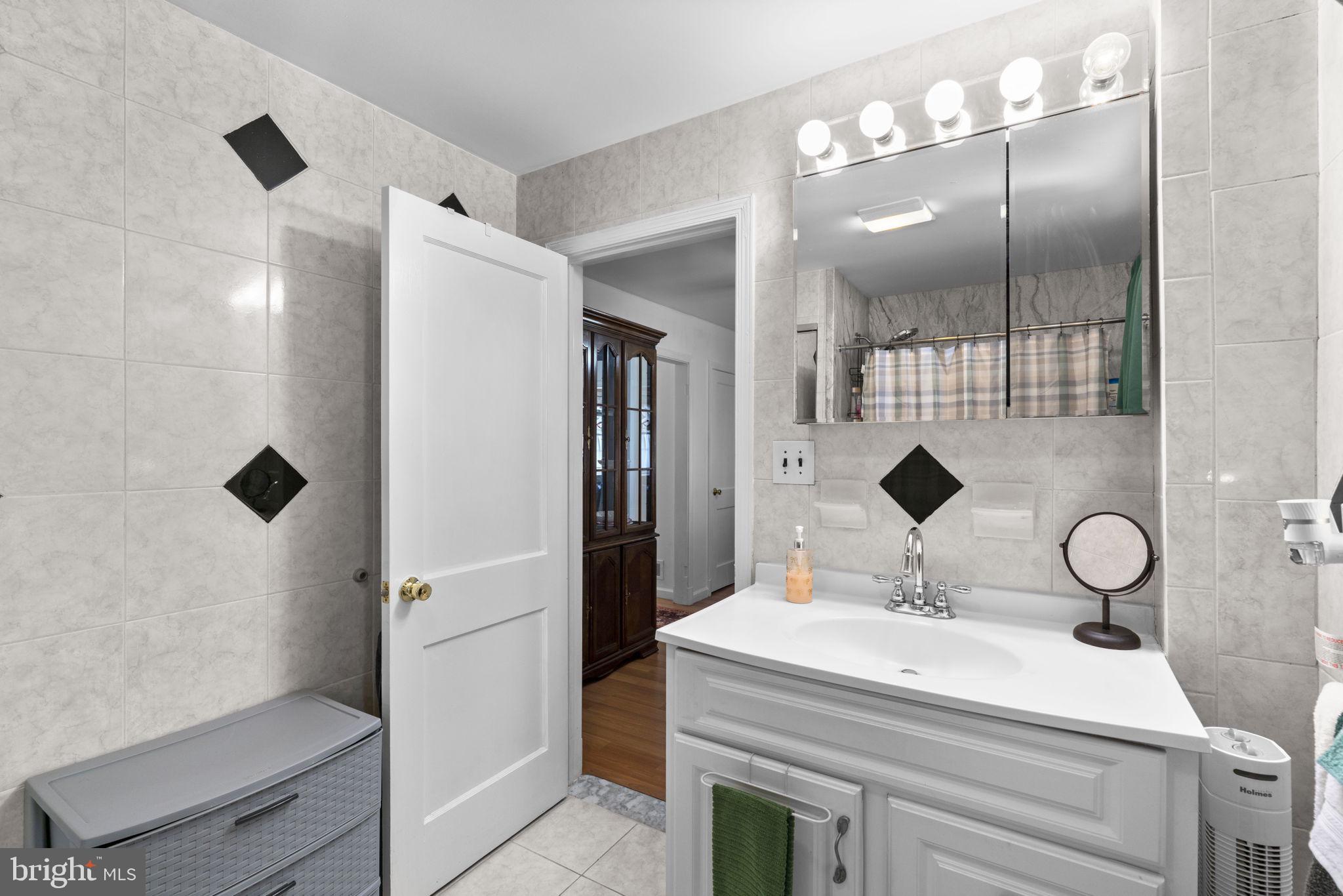 MARLYN MANOR - Residential