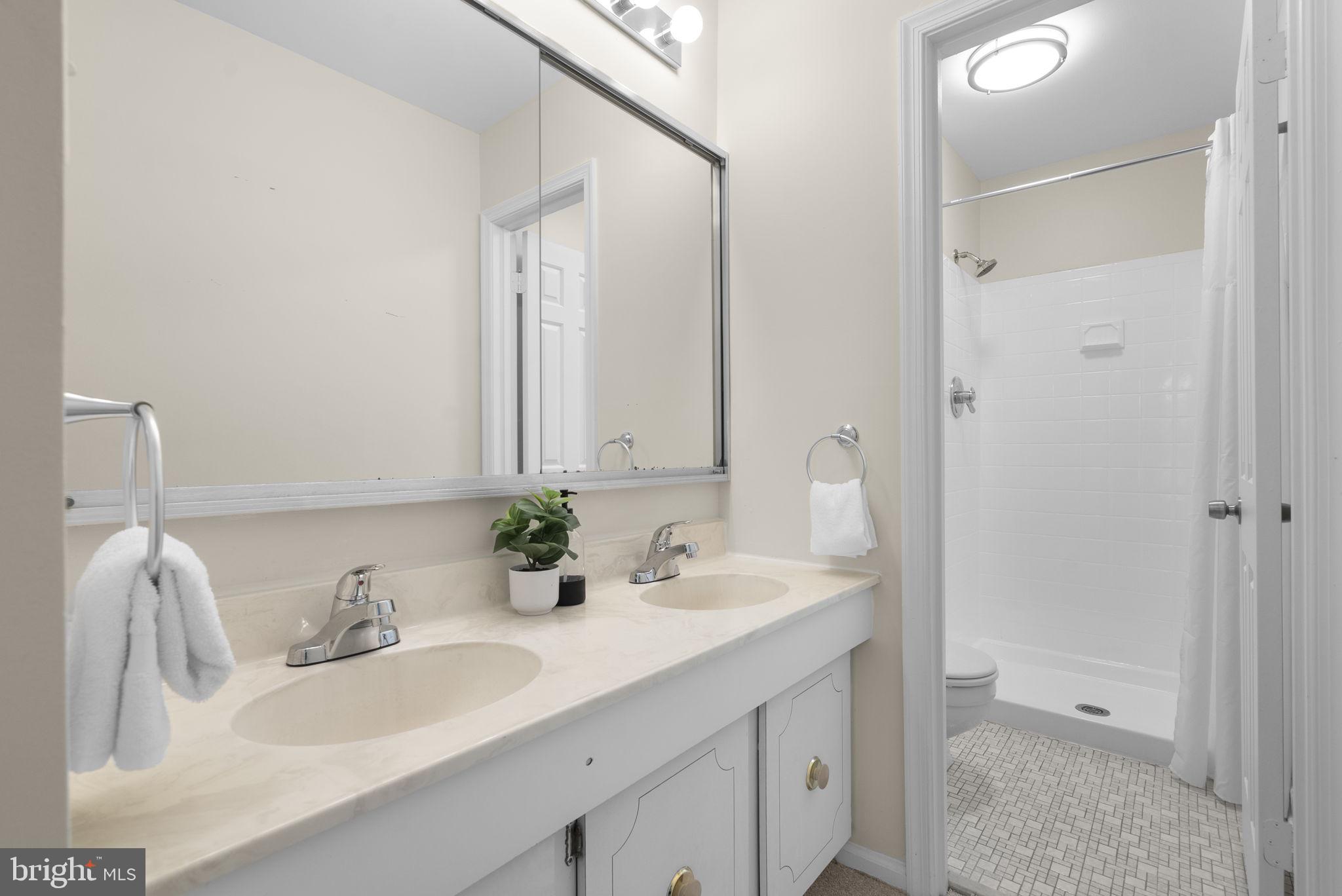 WOODLAND HILLS - Residential
