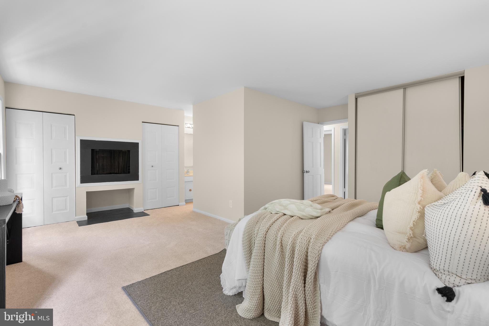 WOODLAND HILLS - Residential