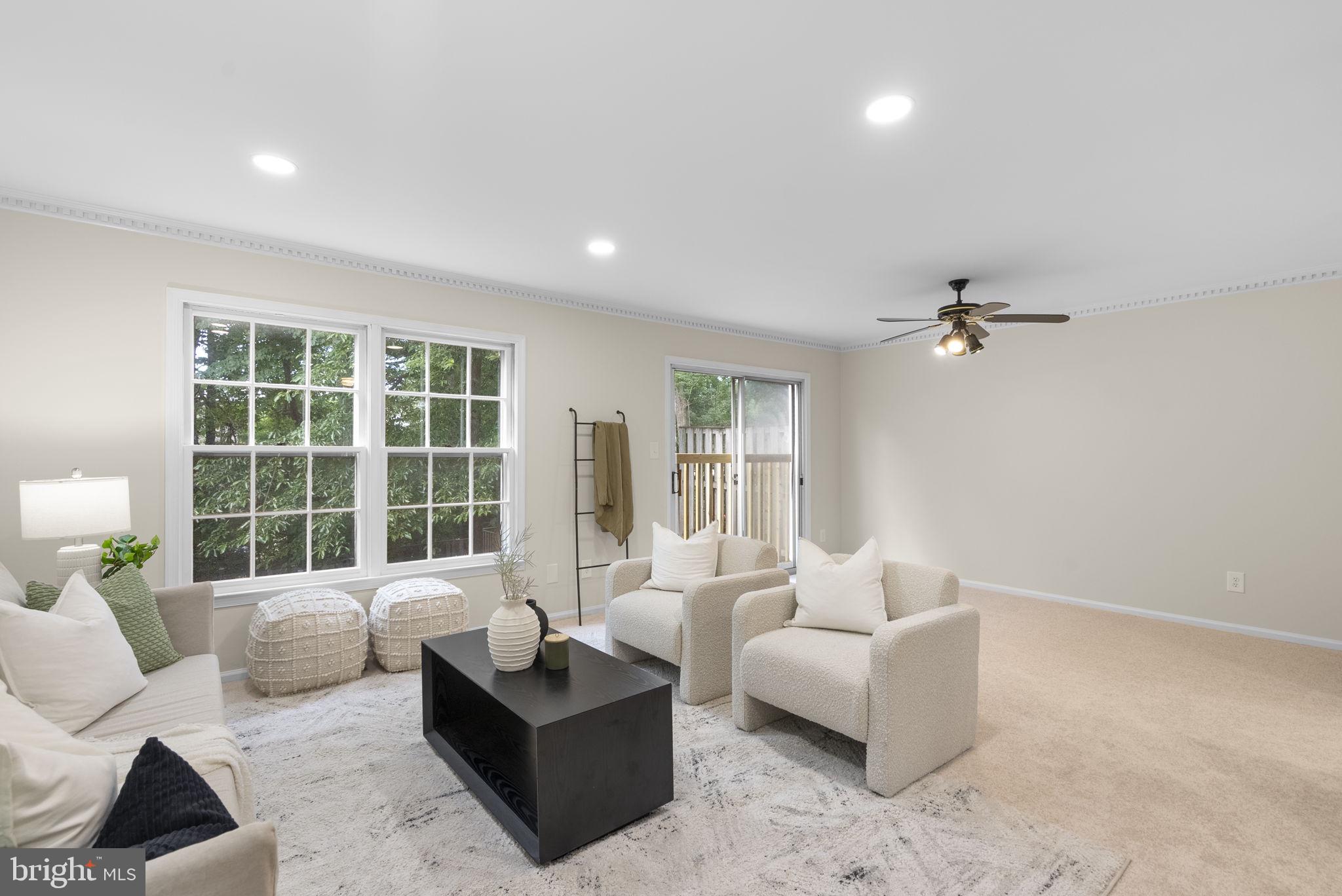 WOODLAND HILLS - Residential
