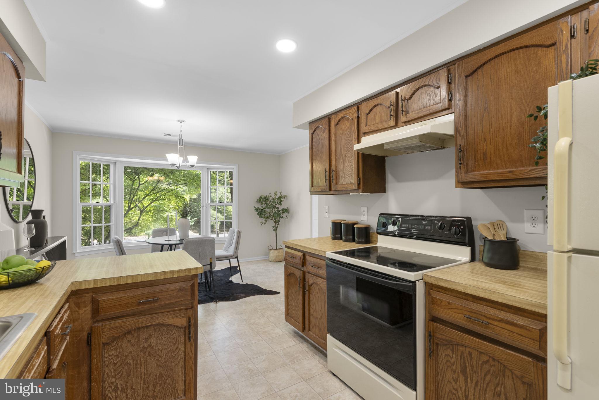 WOODLAND HILLS - Residential