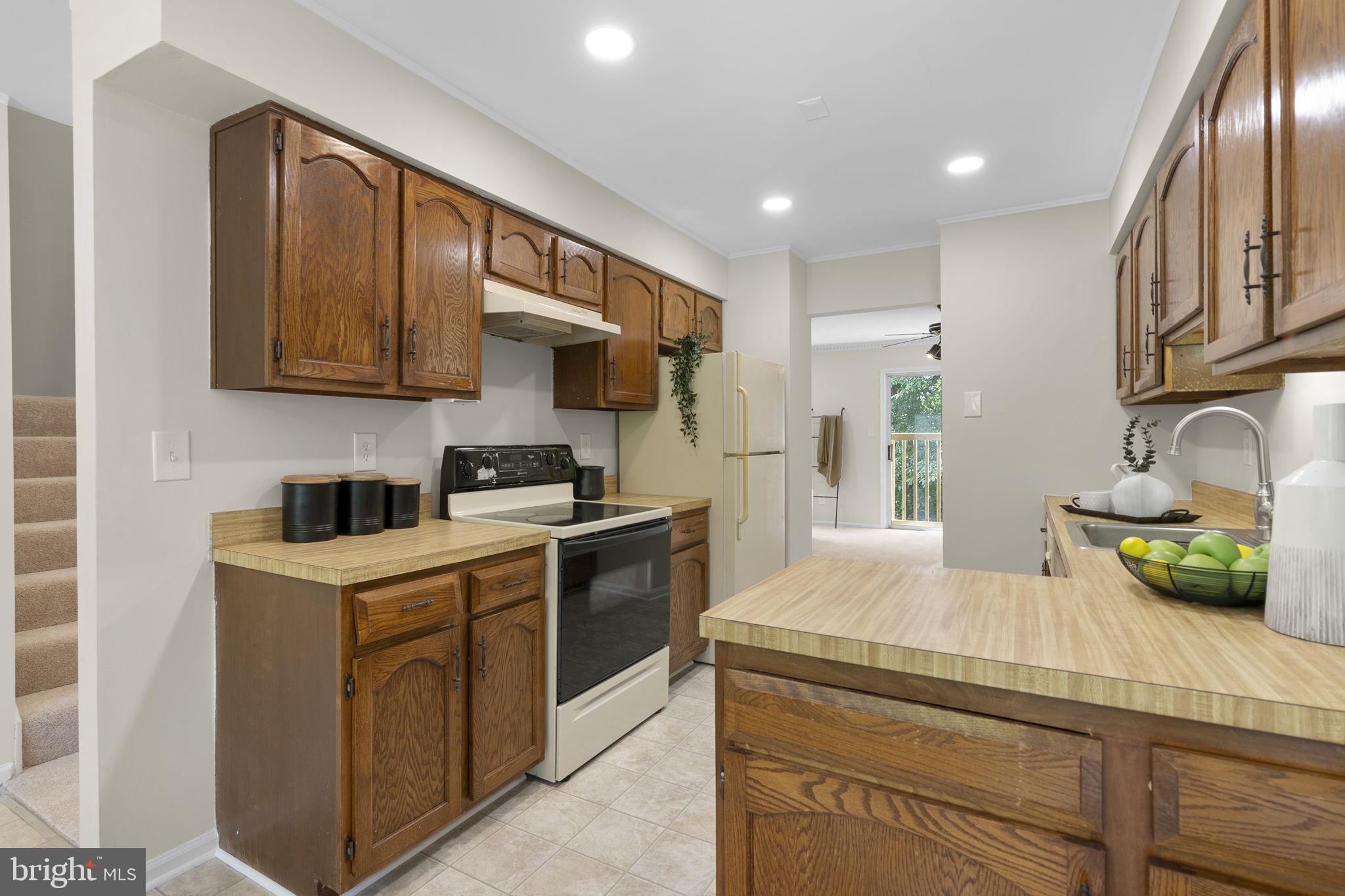WOODLAND HILLS - Residential