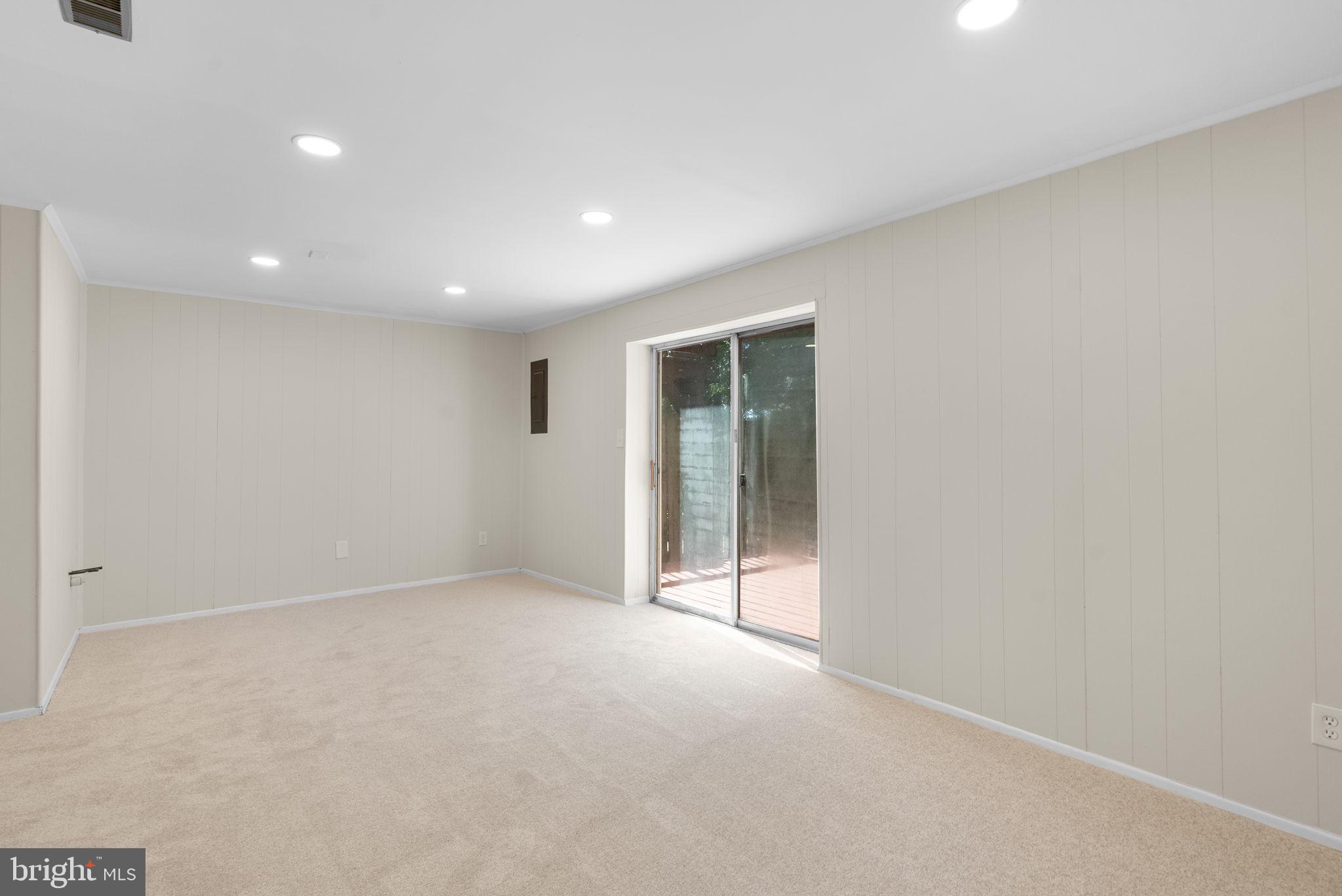 WOODLAND HILLS - Residential