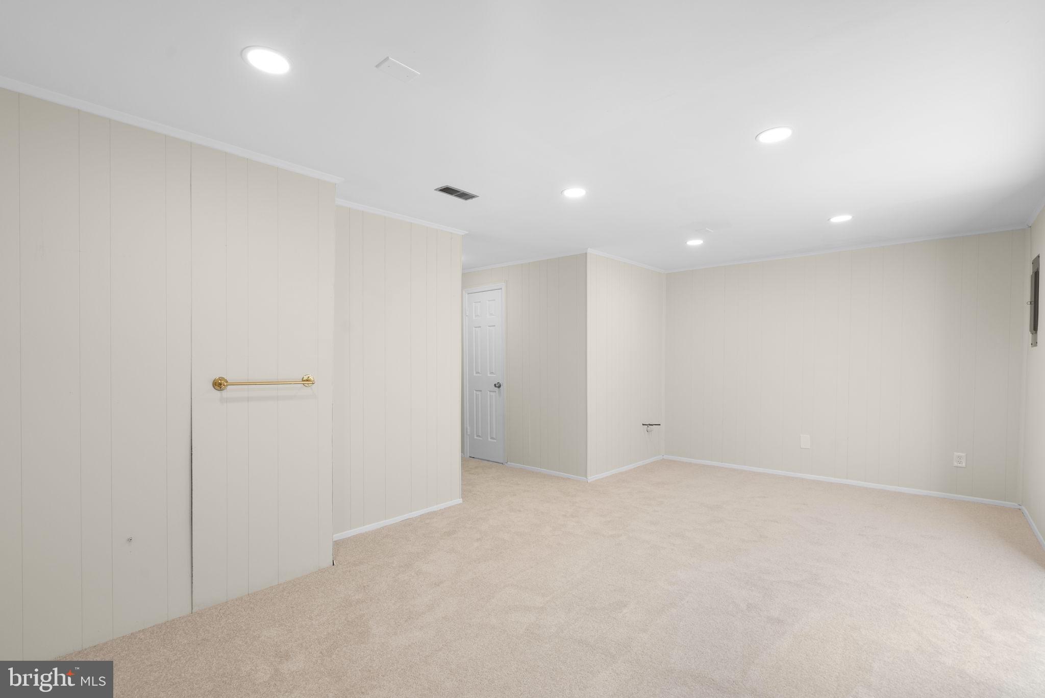 WOODLAND HILLS - Residential